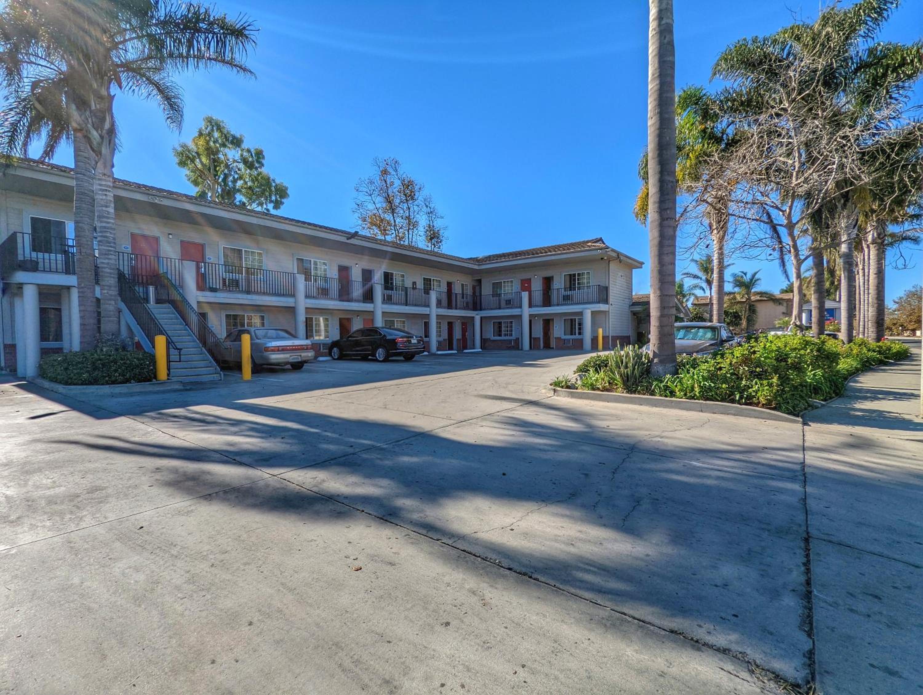 Americas Best Value Inn Oxnard-Port Hueneme - Property Image 1