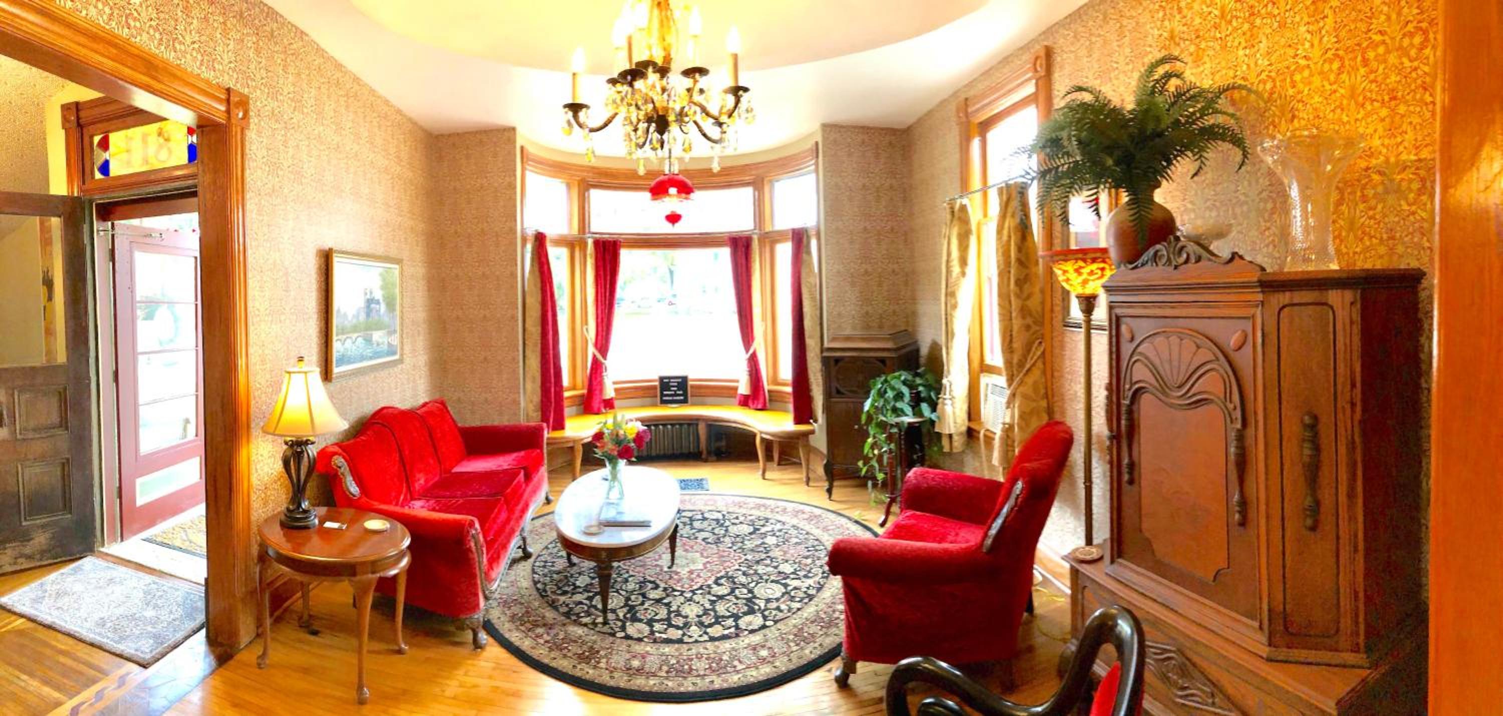 Moulin Rouge House Bed and Breakfast view 2