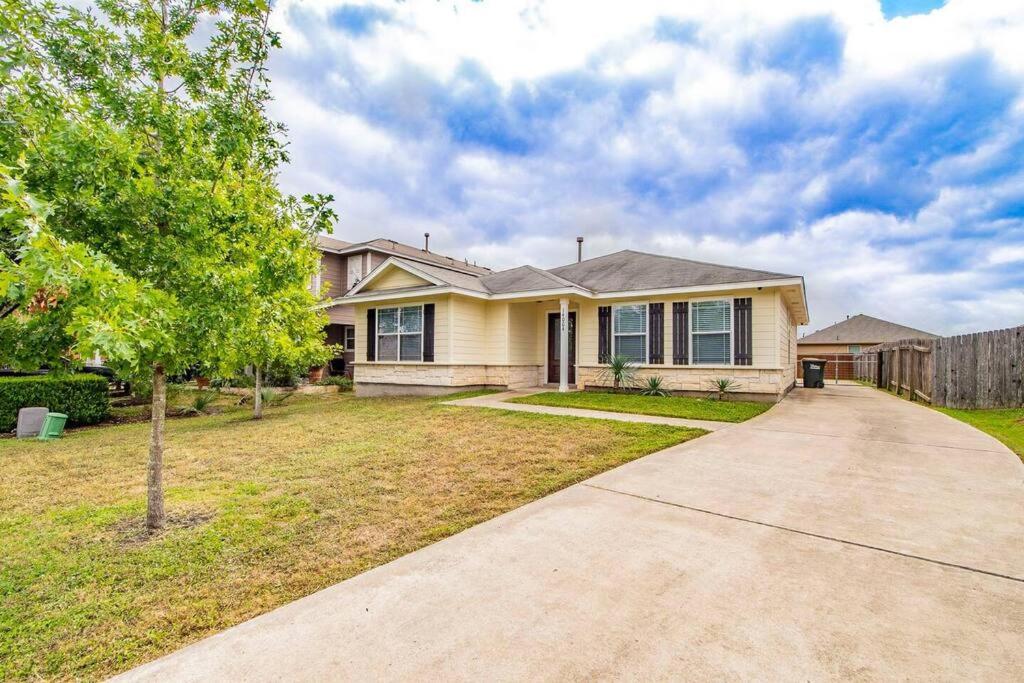Newly Minted Bungalow, near Austin view 4