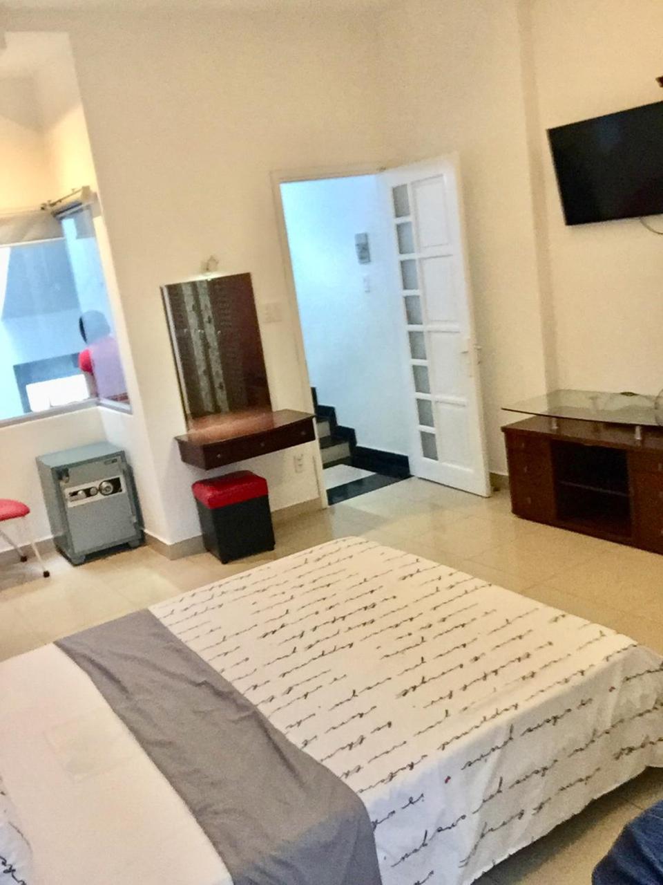 LUXURY HOMSTAY