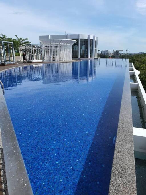 Nice stay in heart of Kota Bharu@Troika,free Wifi. photo 2
