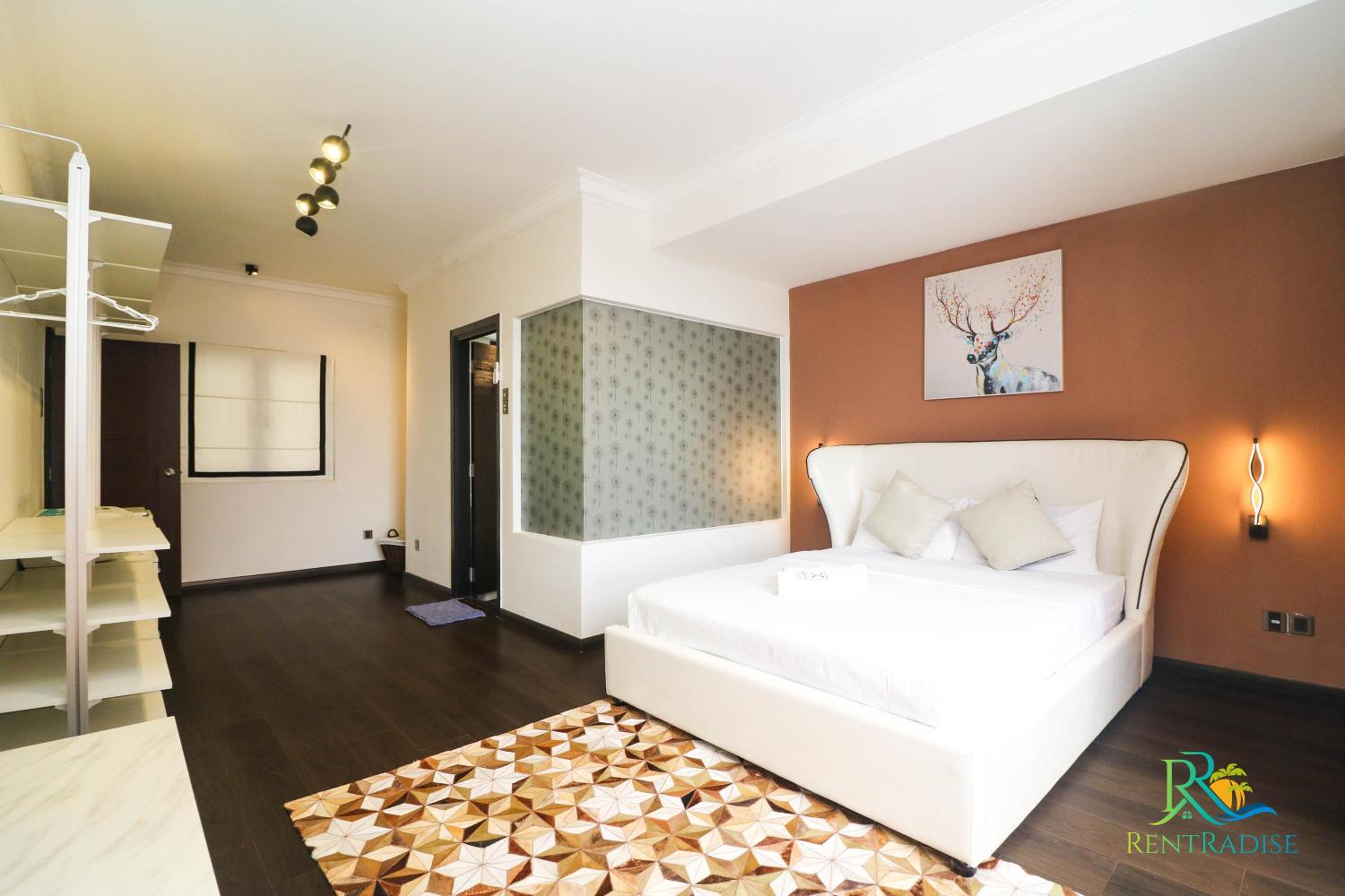 VSummer Suites by RR JBcity