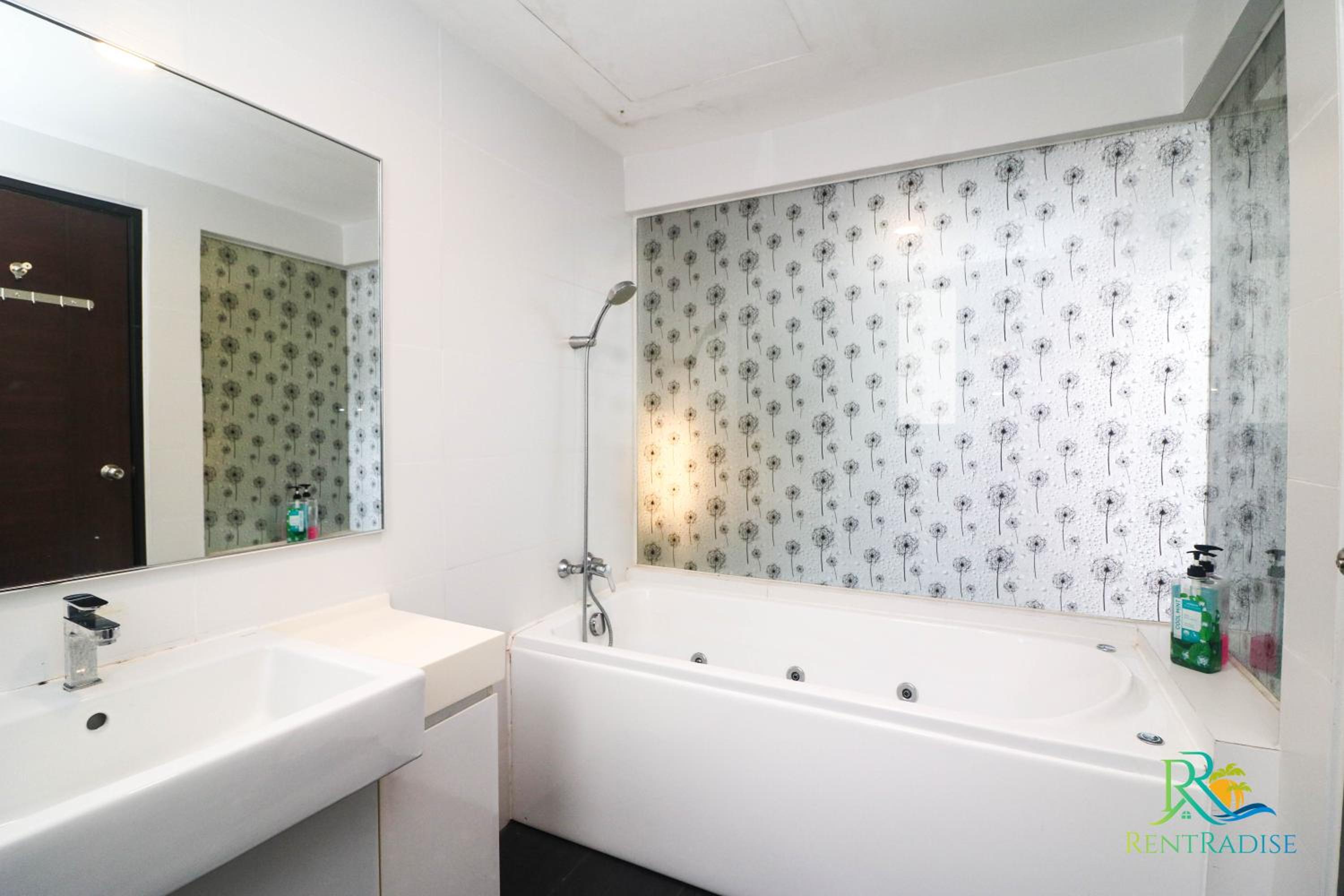 VSummer Suites by RR JBcity