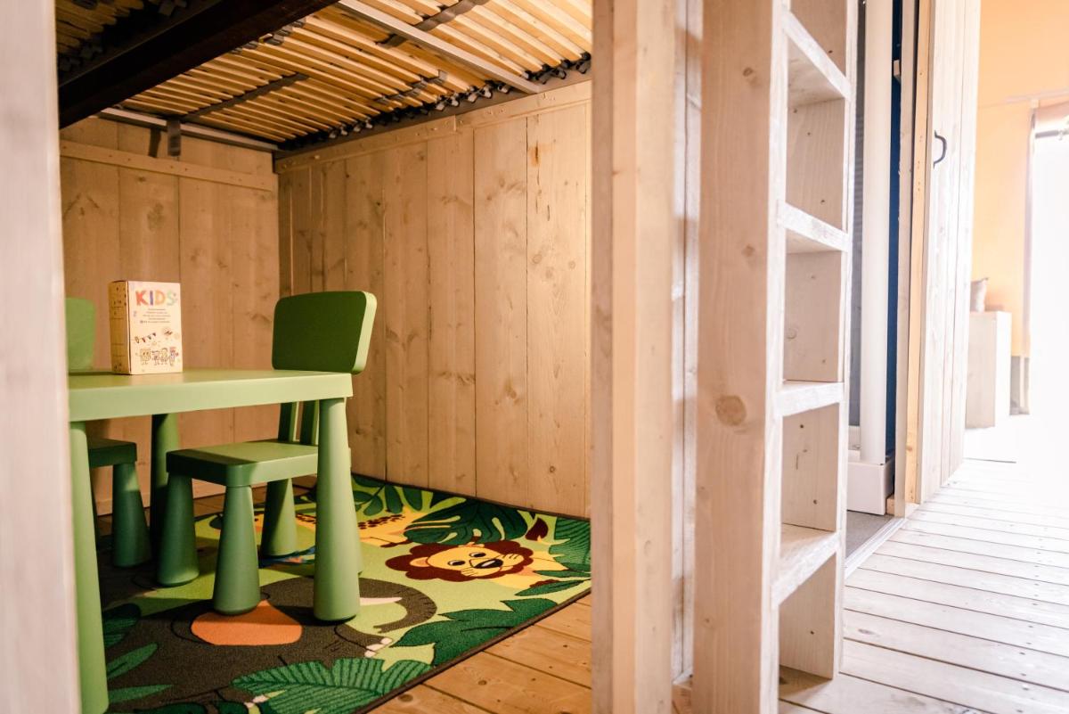 Glamping Lodge Waddenzee view 2