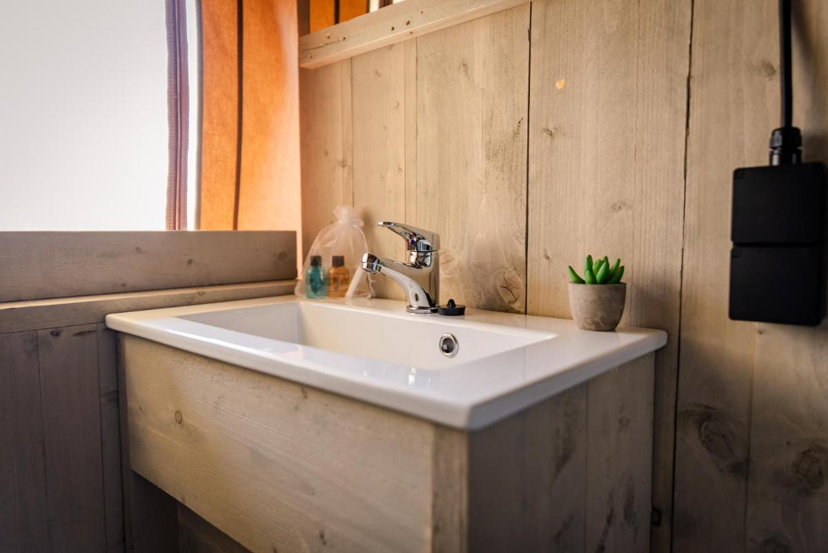 Glamping Lodge Waddenzee view 3