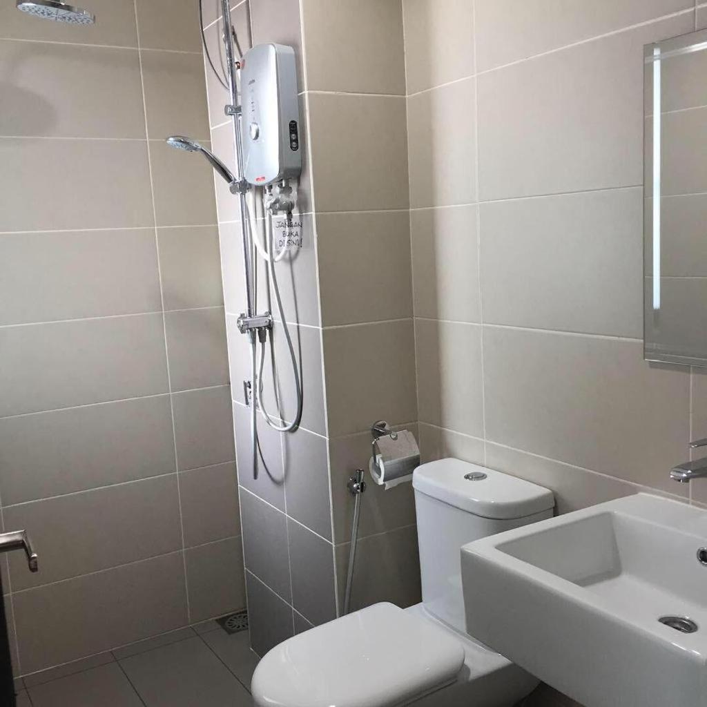Emira Residence Sek 13 Shah Alam Wi-Fi Netflix photo 6