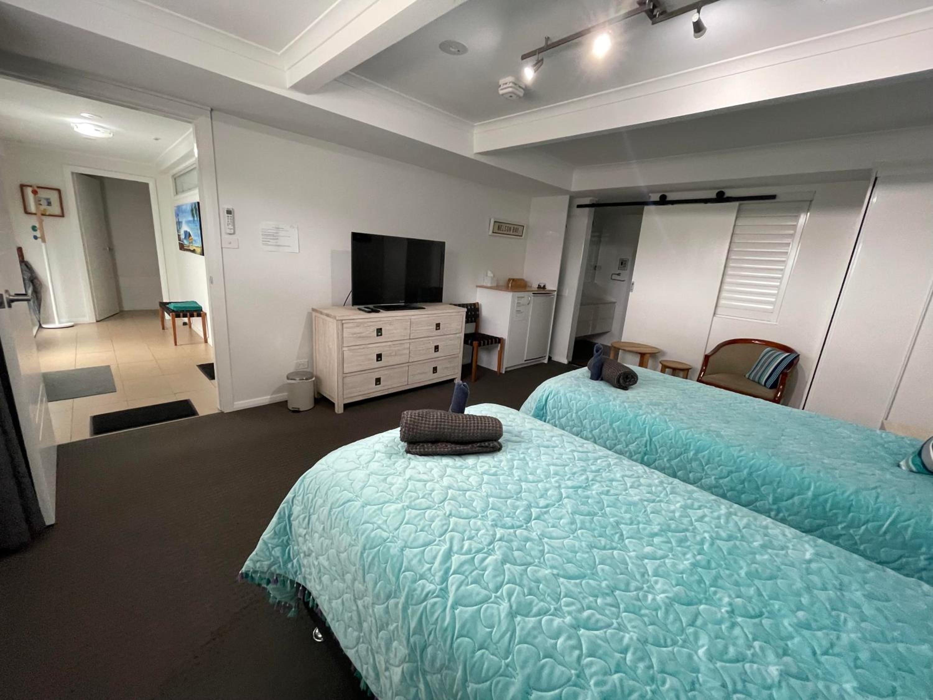 Beach & Bay Holiday Rental - Nelson Bay view 3