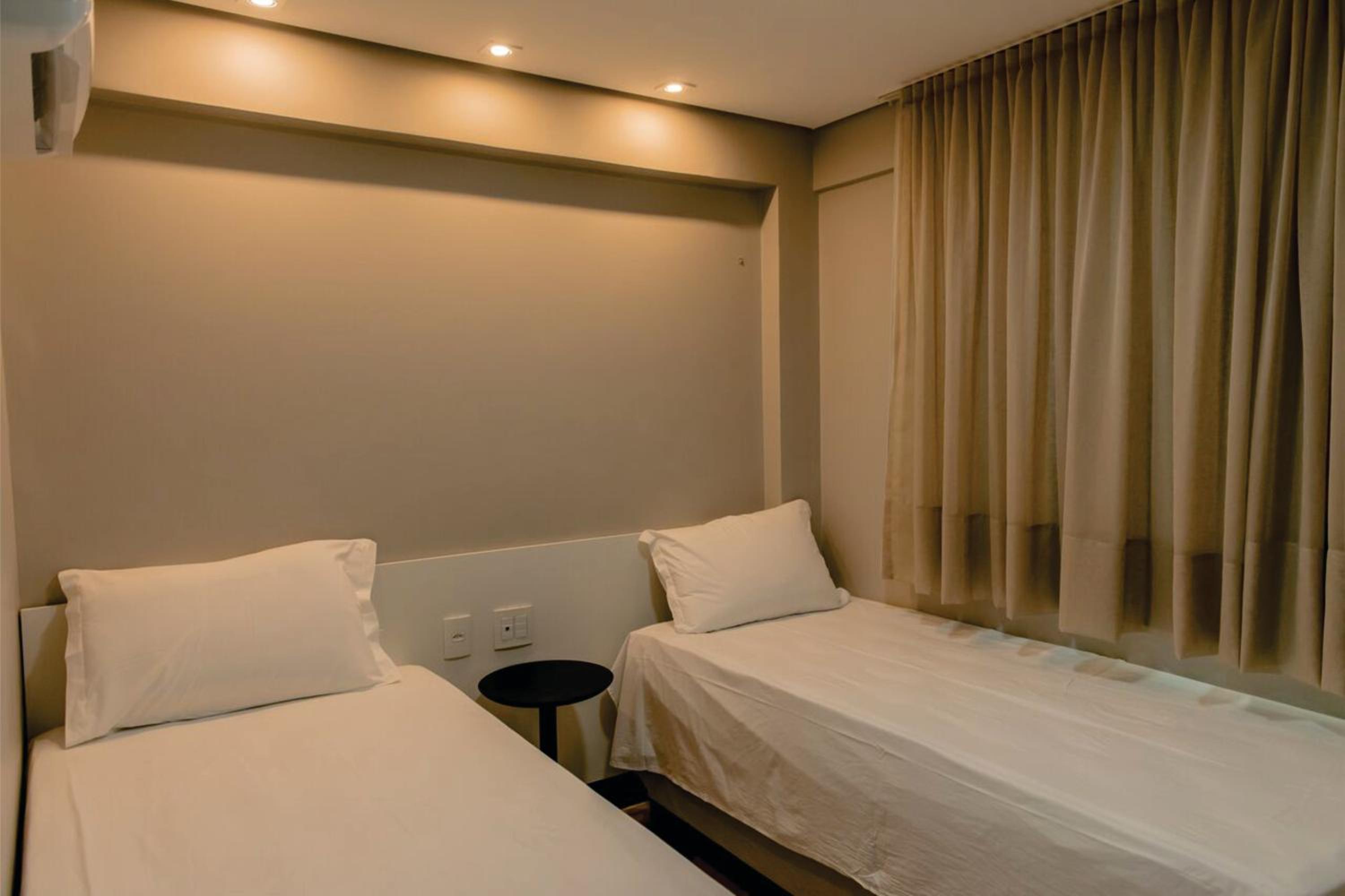 Riviera Beach Place And Manhattan Golf Residence Up to 6 Adults and 3 Children