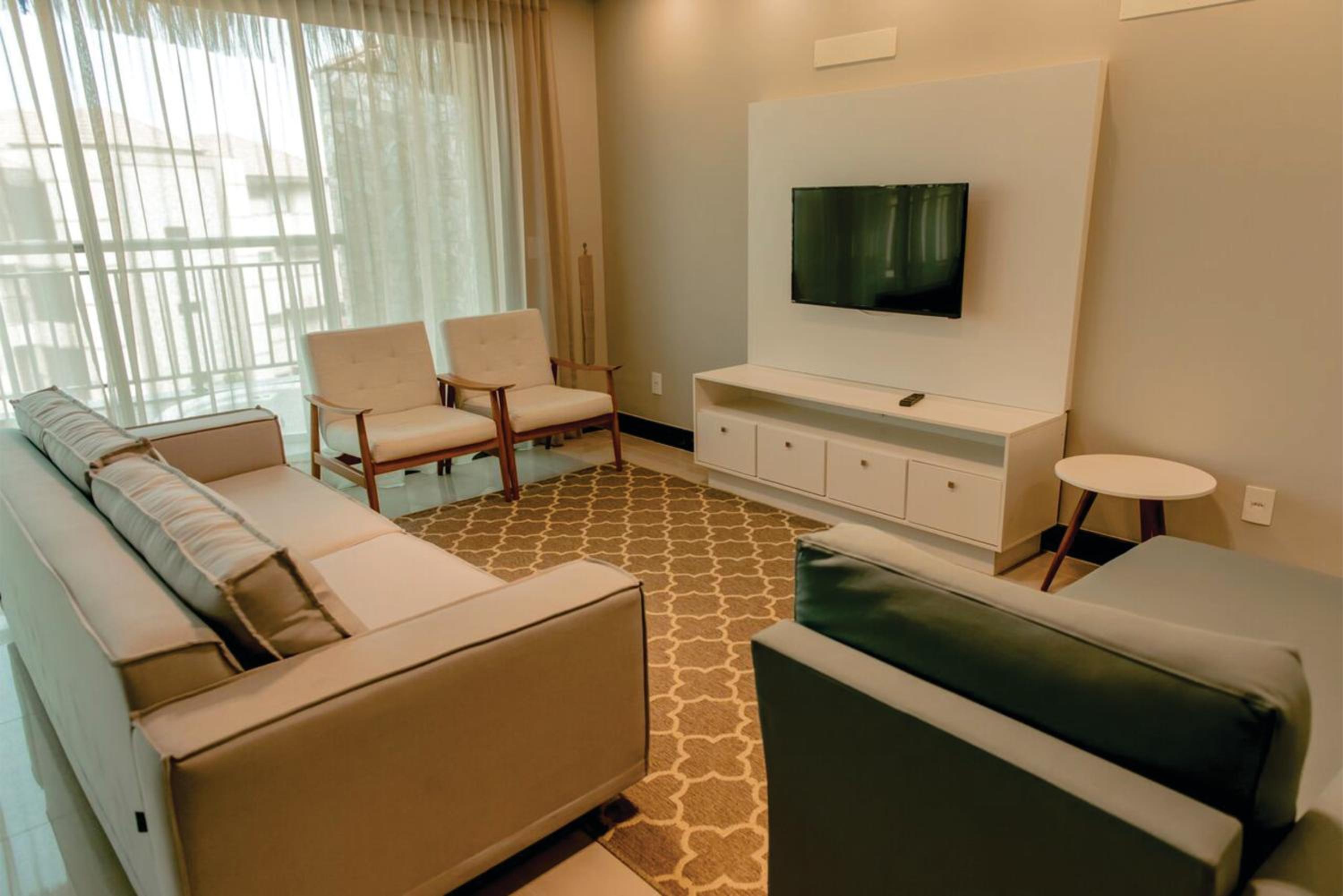Riviera Beach Place And Manhattan Golf Residence Up to 6 Adults and 3 Children