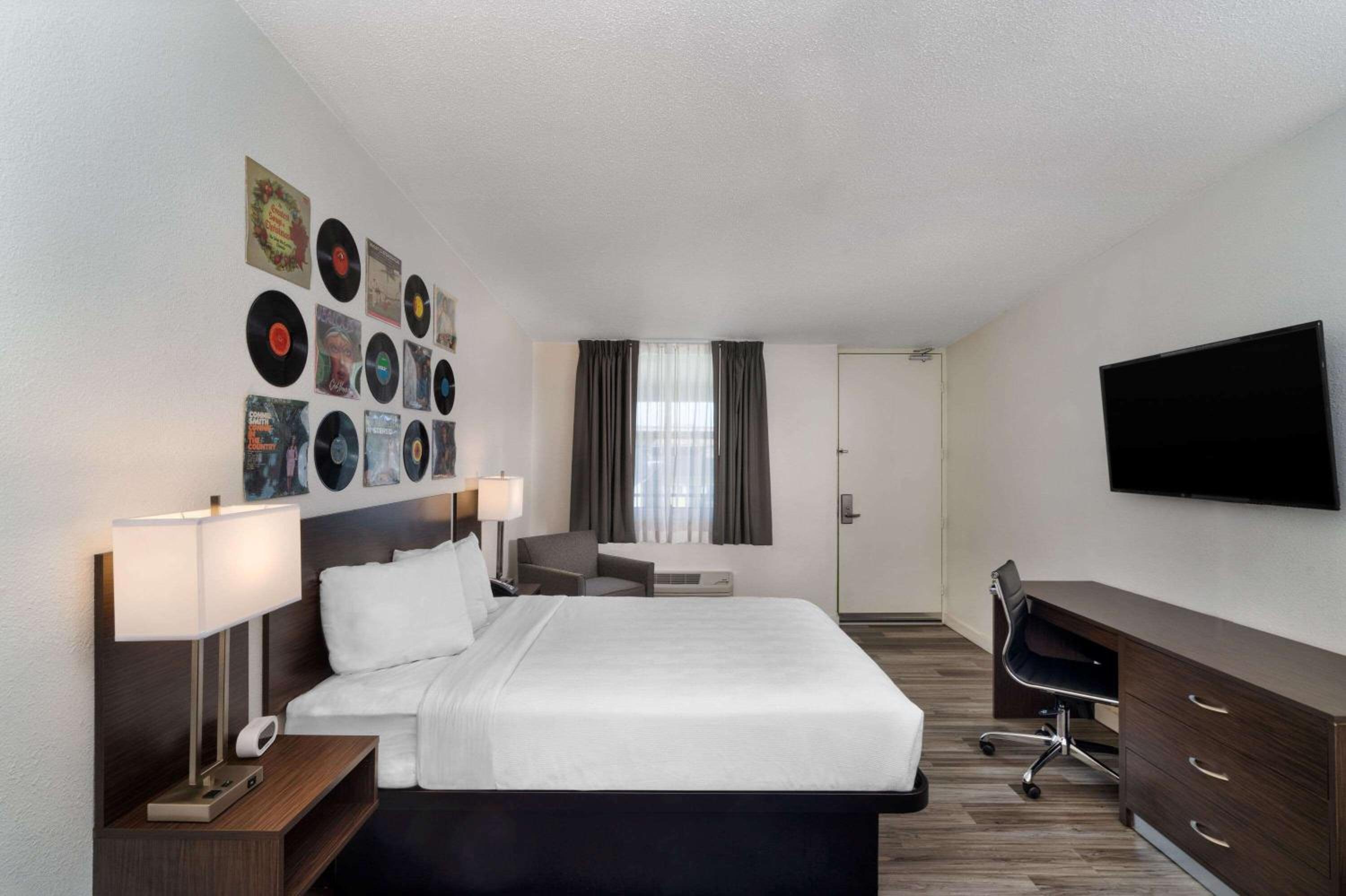 Hillside Crossing Nashville a Ramada by Wyndham - Property Image 2