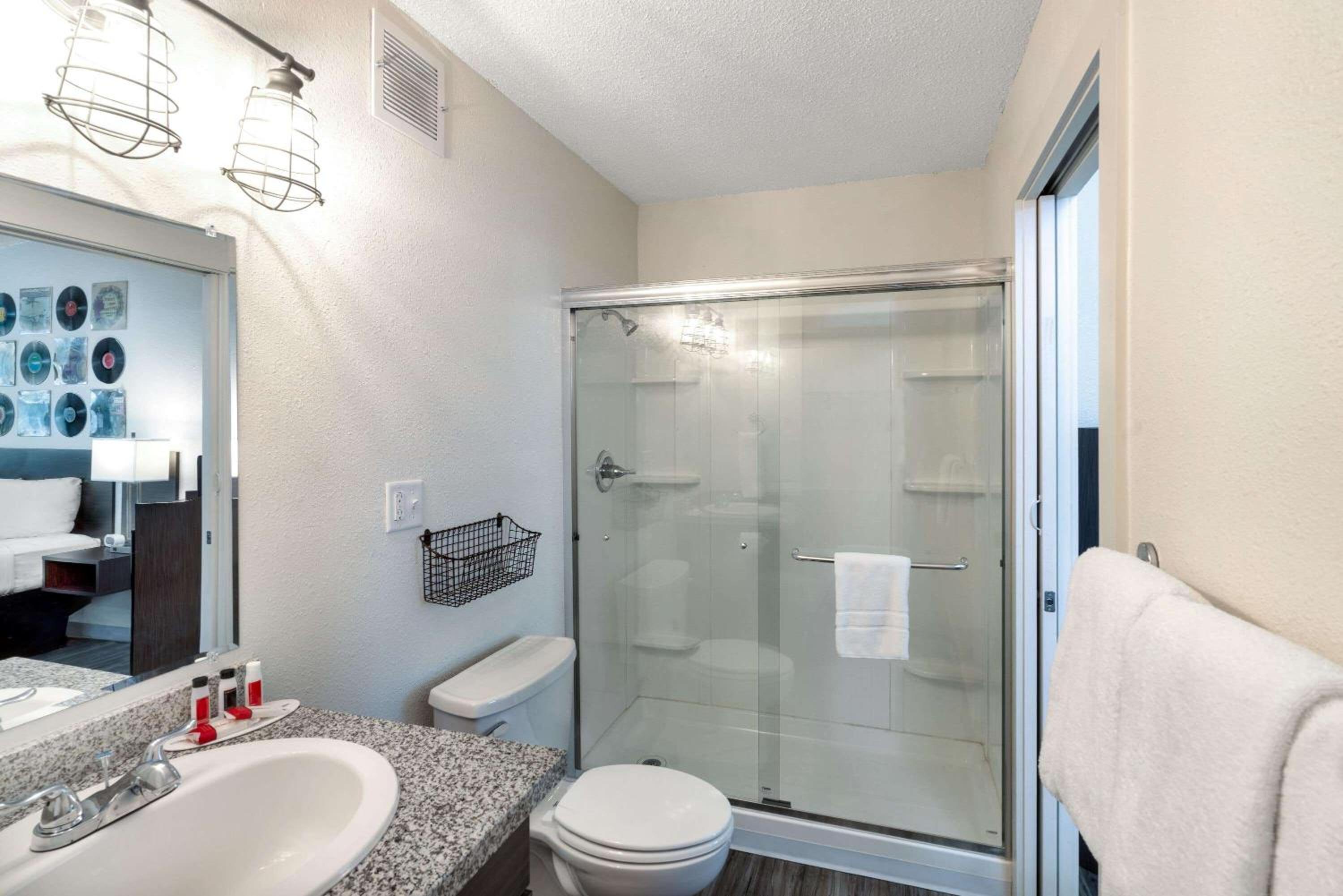 Hillside Crossing Nashville a Ramada by Wyndham - Property Image 3