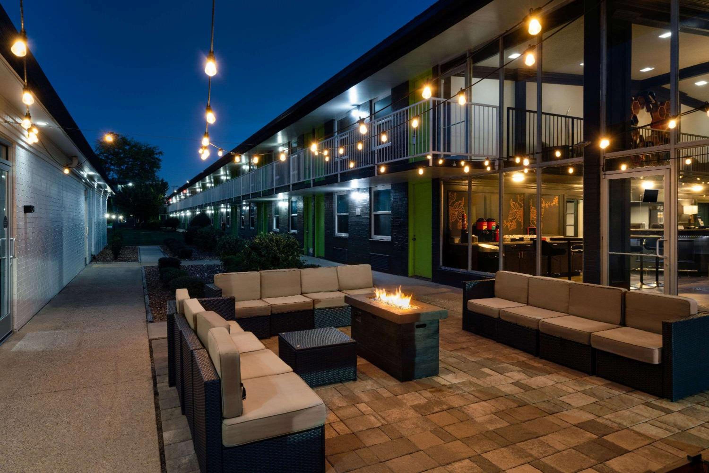 Hillside Crossing Nashville a Ramada by Wyndham - Property Image 10