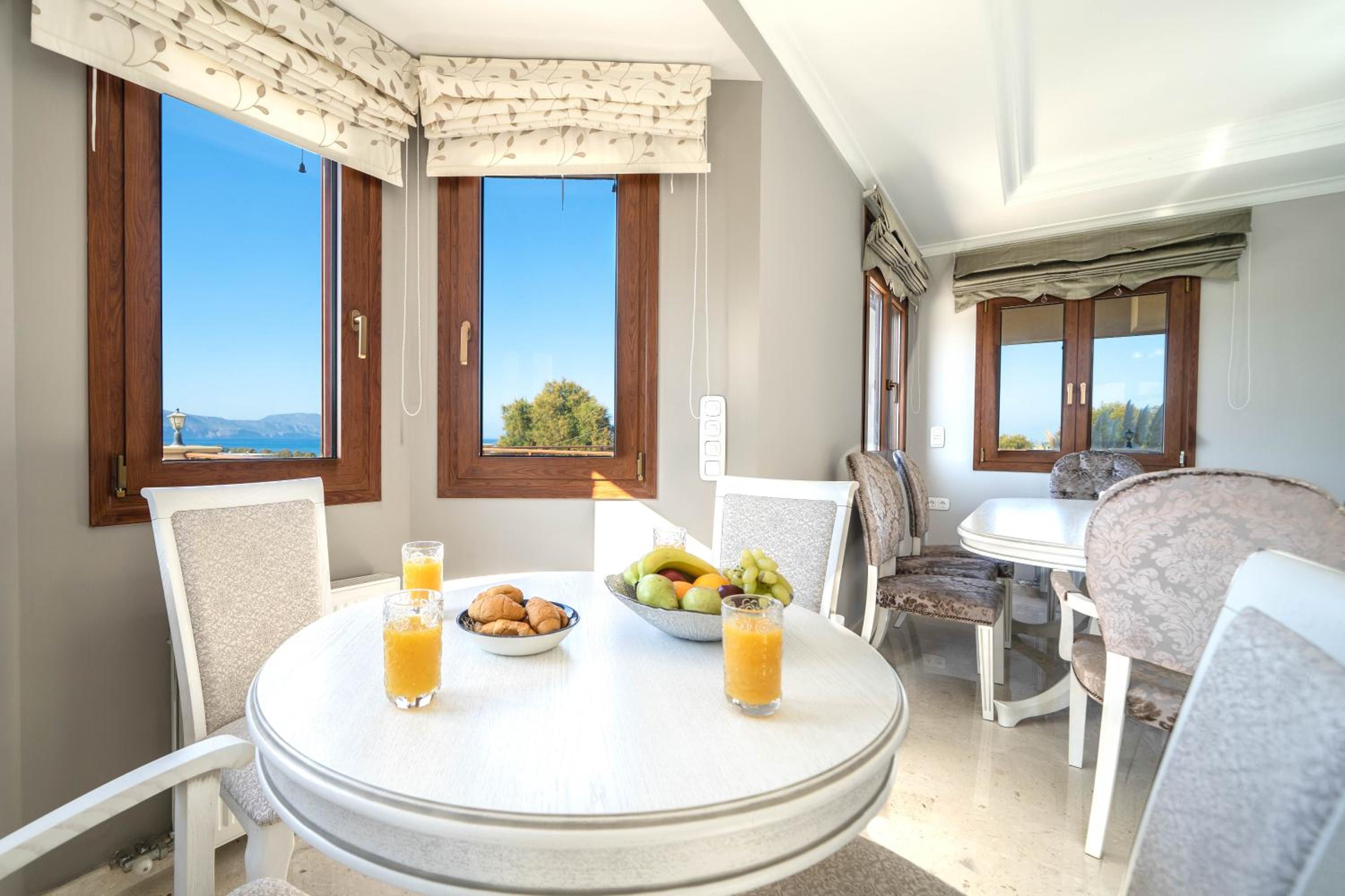 Iremia Luxury Villa with pool photo 2
