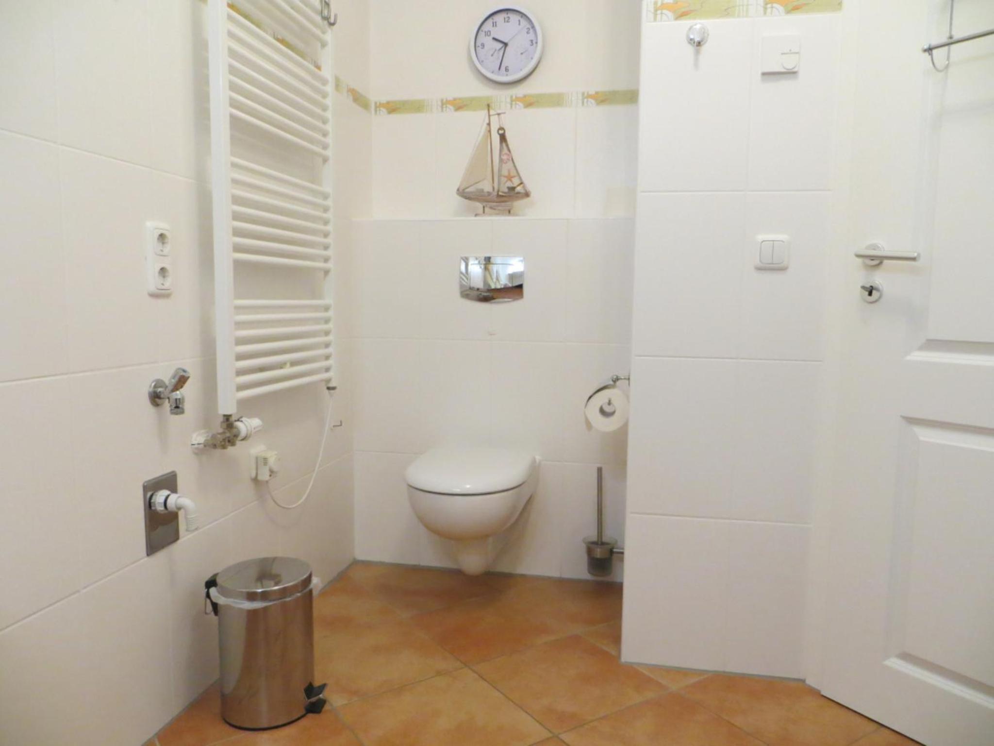 Freesenkietz, FW 21 en Zingst — bathroom