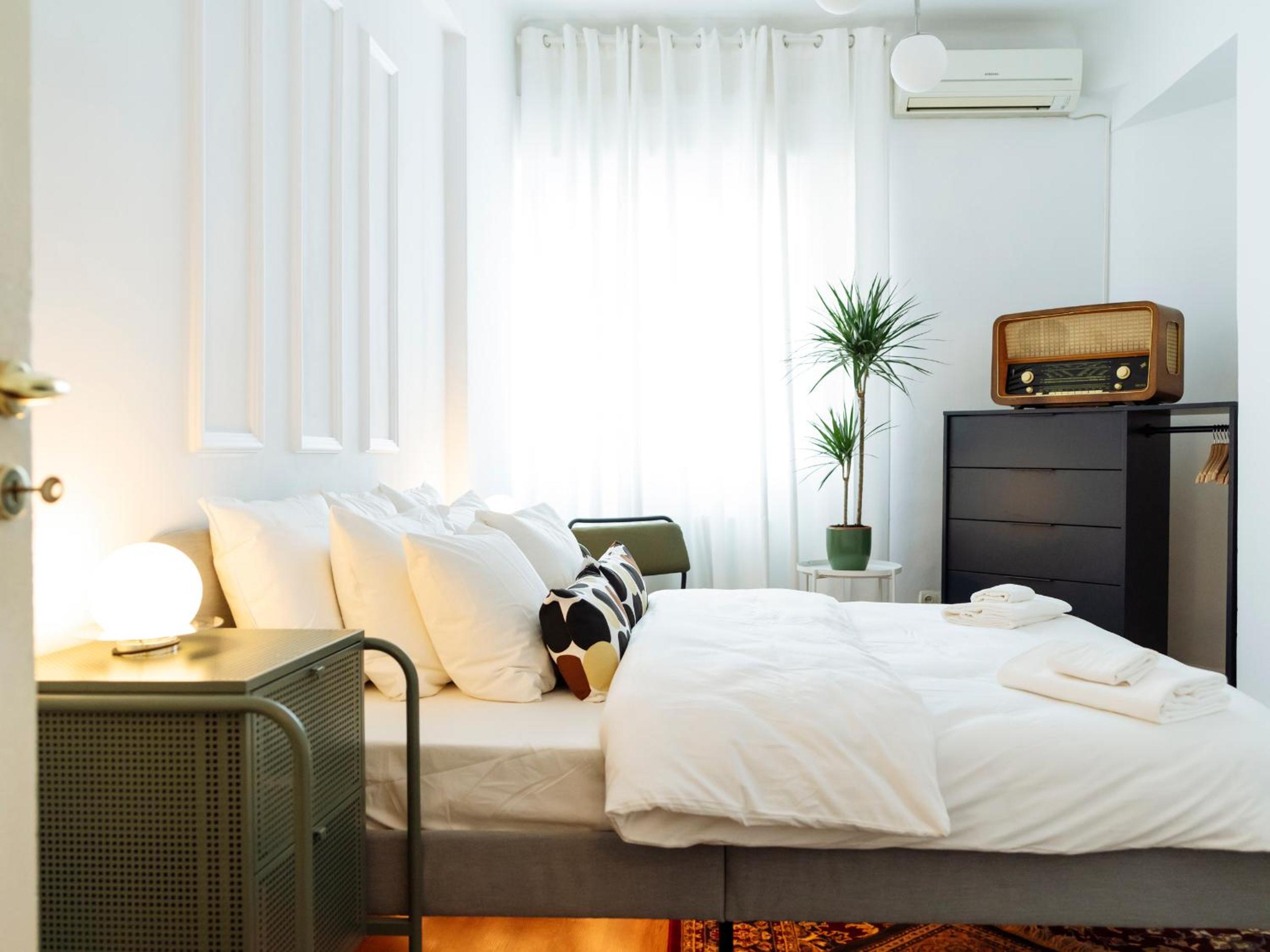 Lovely vintage double studio in city center view 4
