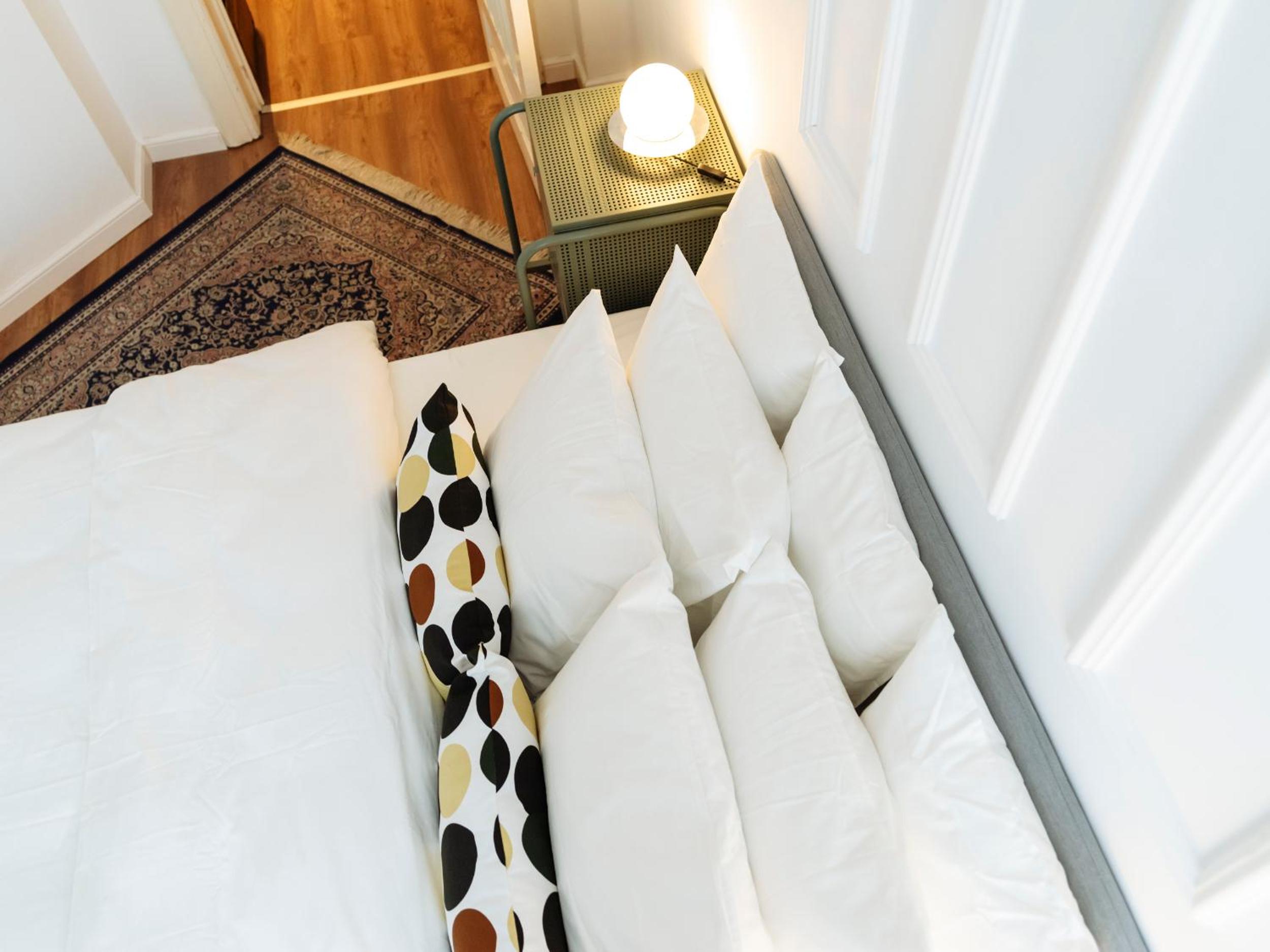 Lovely vintage double studio in city center view 3