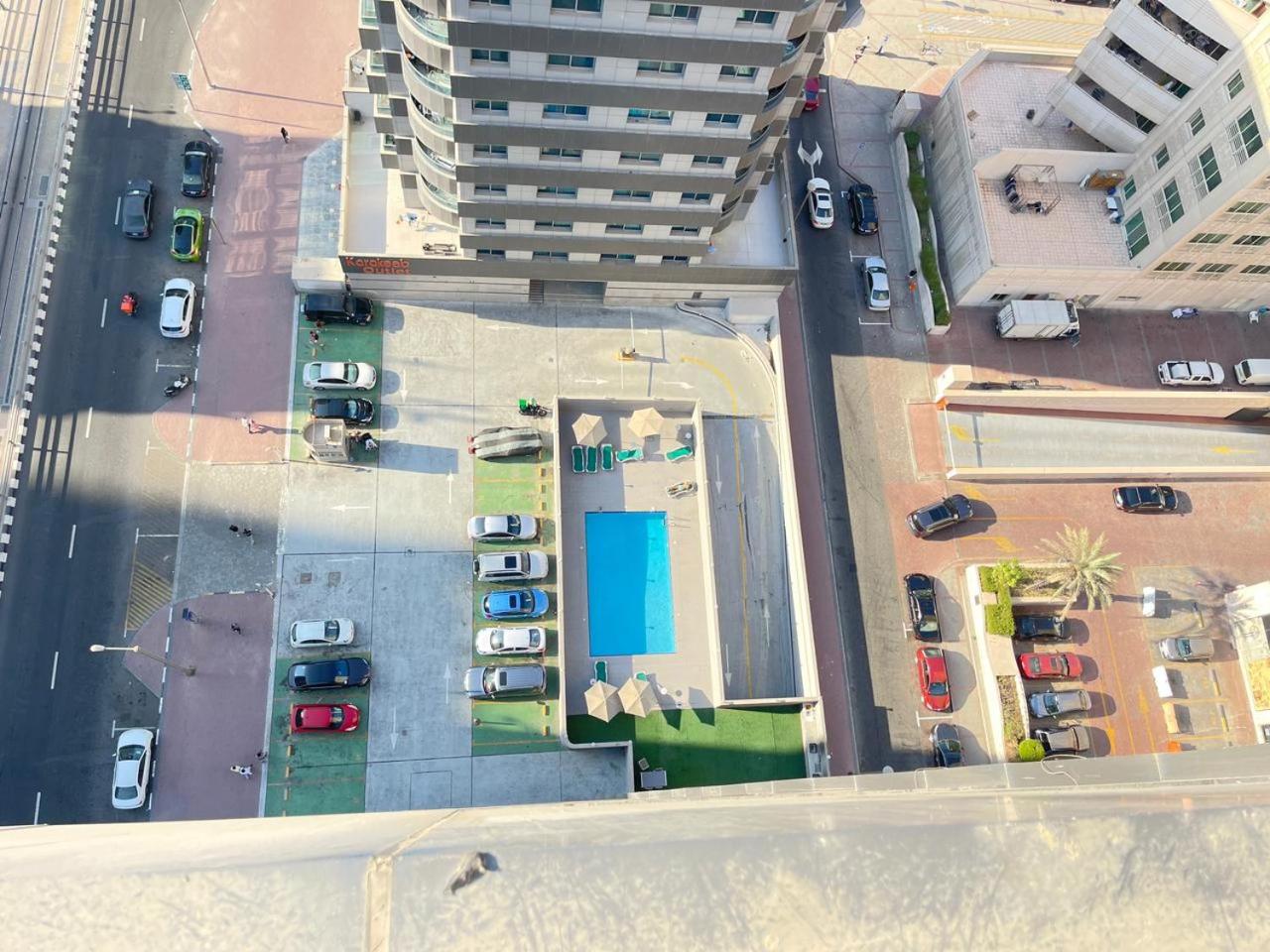 Luxury Room with Marina view close to JBR Beach and Metro with Shared Kitchen