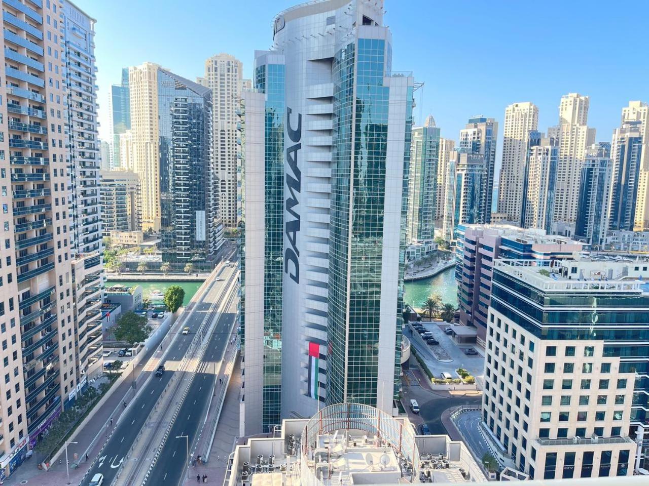 Luxury Room with Marina view close to JBR Beach and Metro with Shared Kitchen