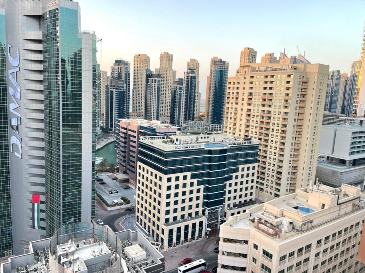 Luxury Room with Marina view close to JBR Beach and Metro with Shared Kitchen
