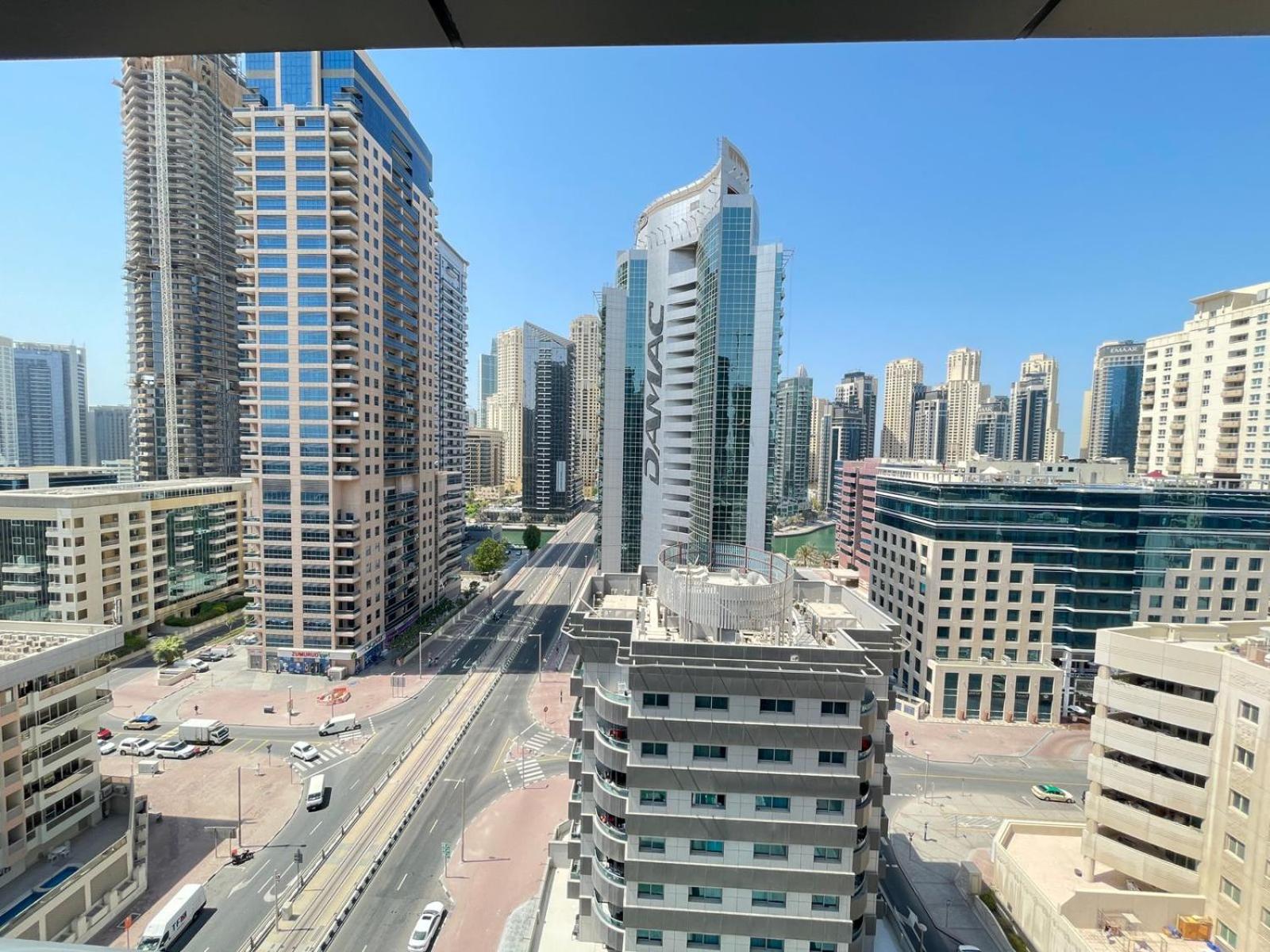 Luxury Room with Marina view close to JBR Beach and Metro with Shared Kitchen