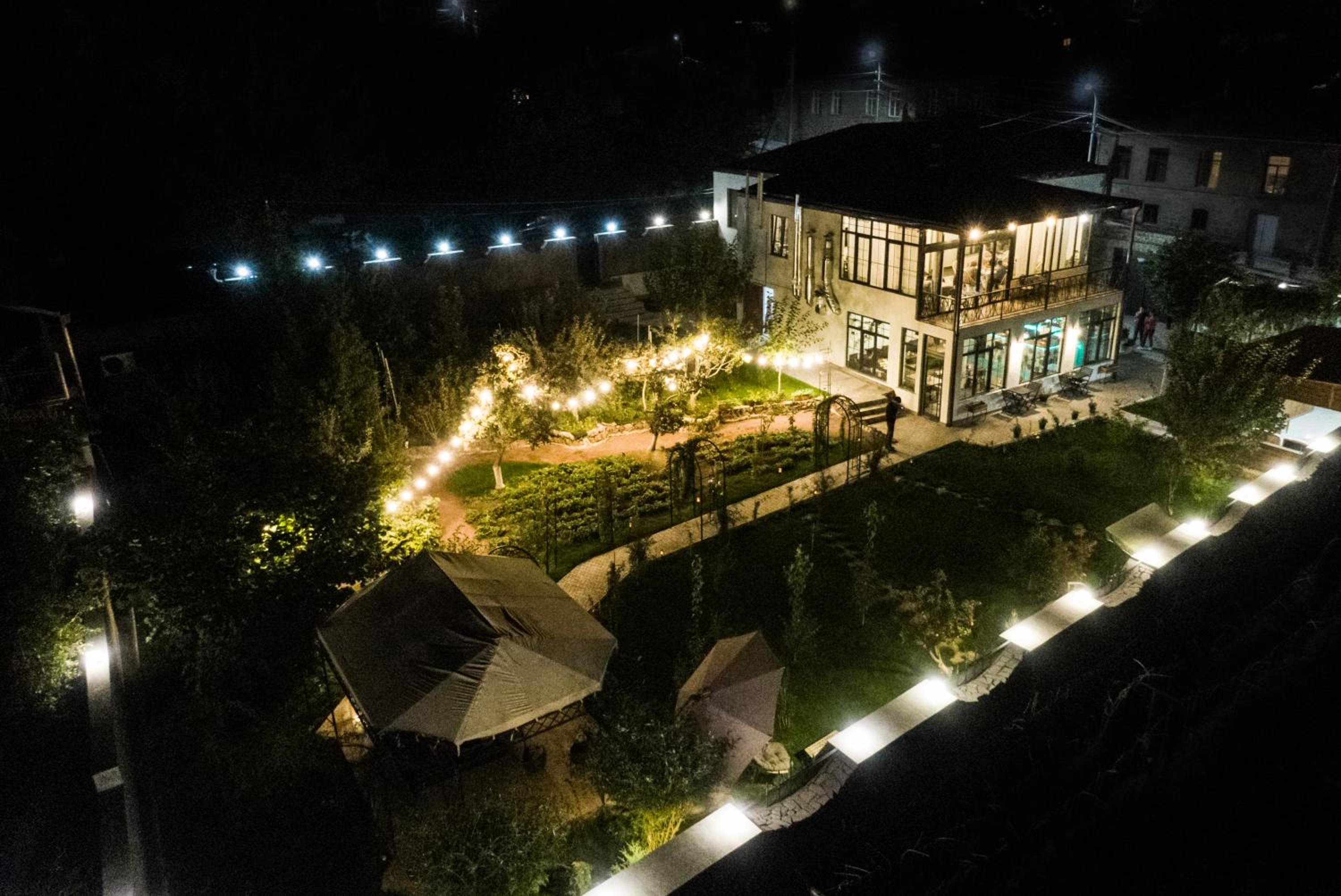 REDROOF Goris Boutique Hotel