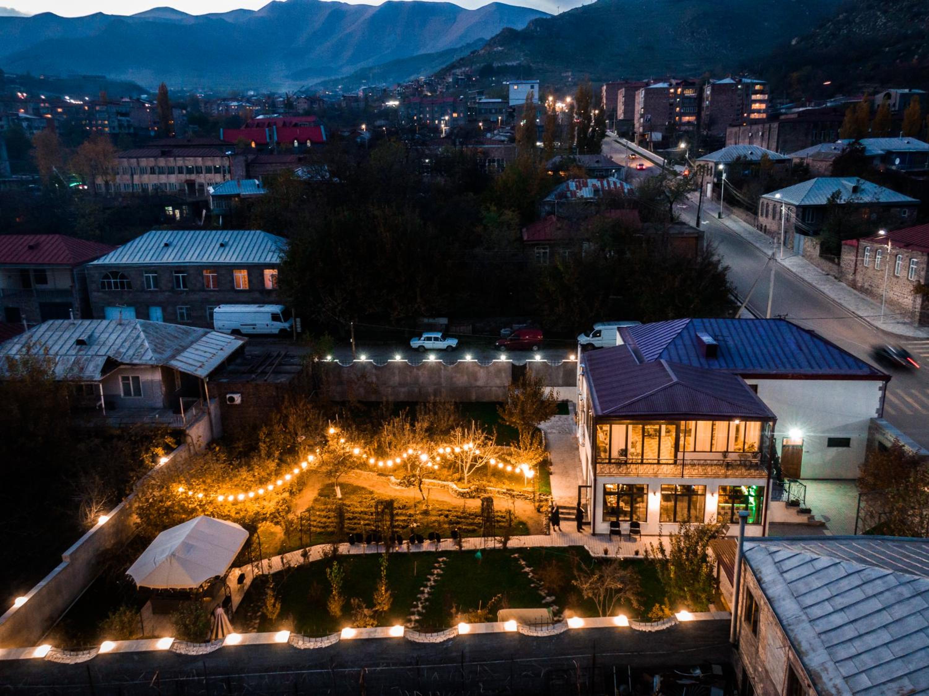 REDROOF Goris Boutique Hotel