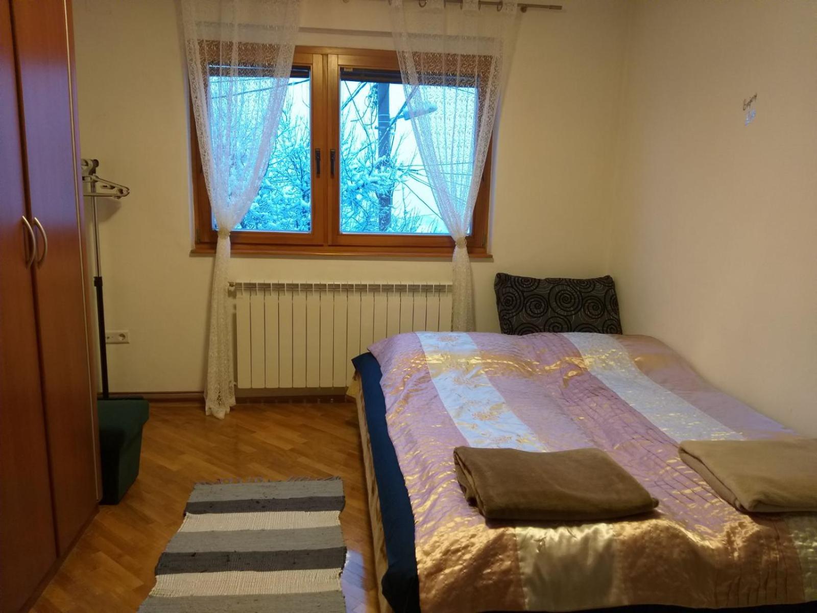 Apartman sa garažom i internetom