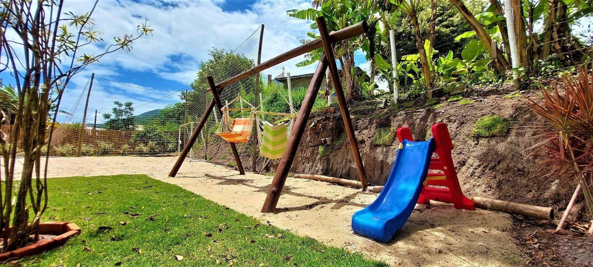 Casa com Piscina em Governador Celso Ramos/SC