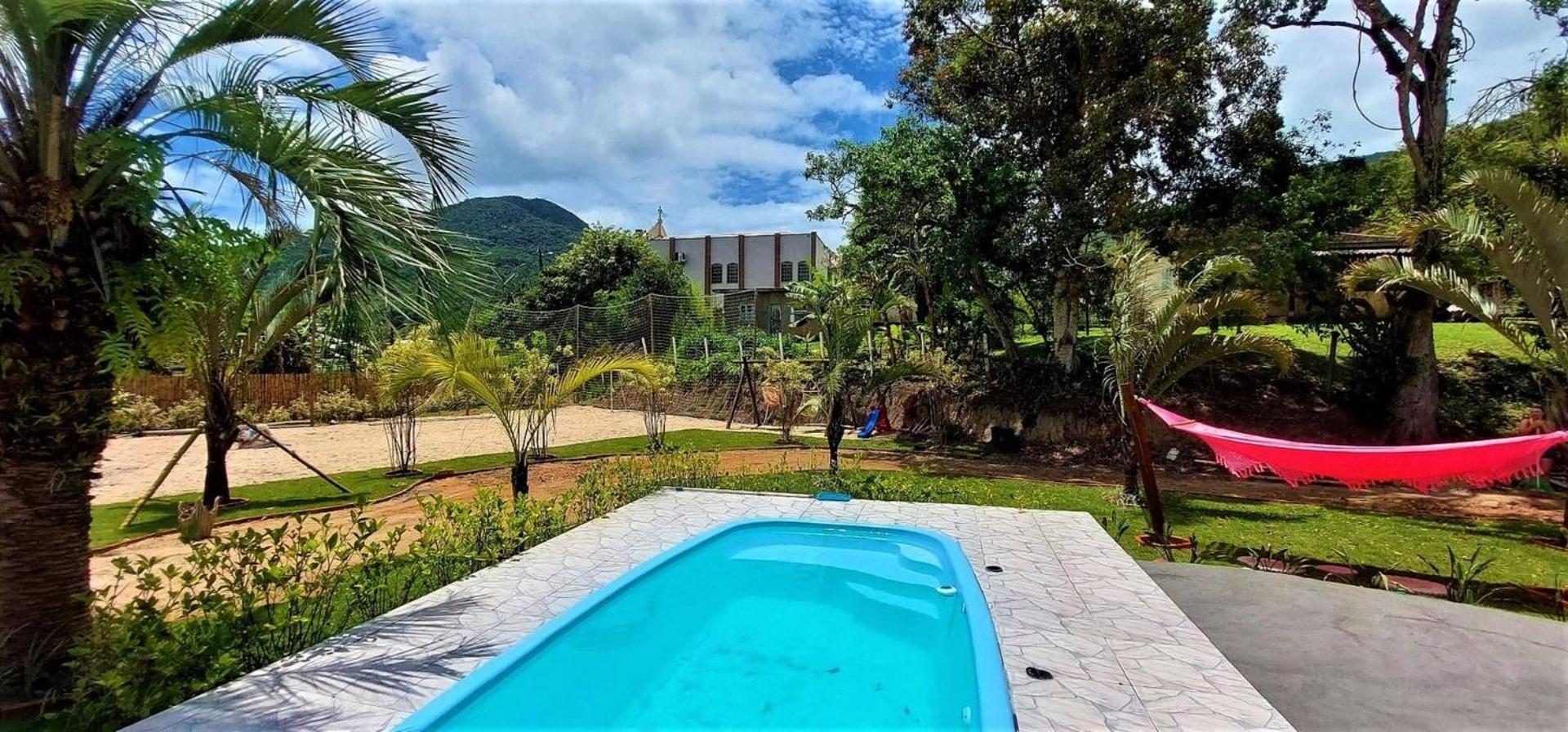 Casa com Piscina em Governador Celso Ramos/SC