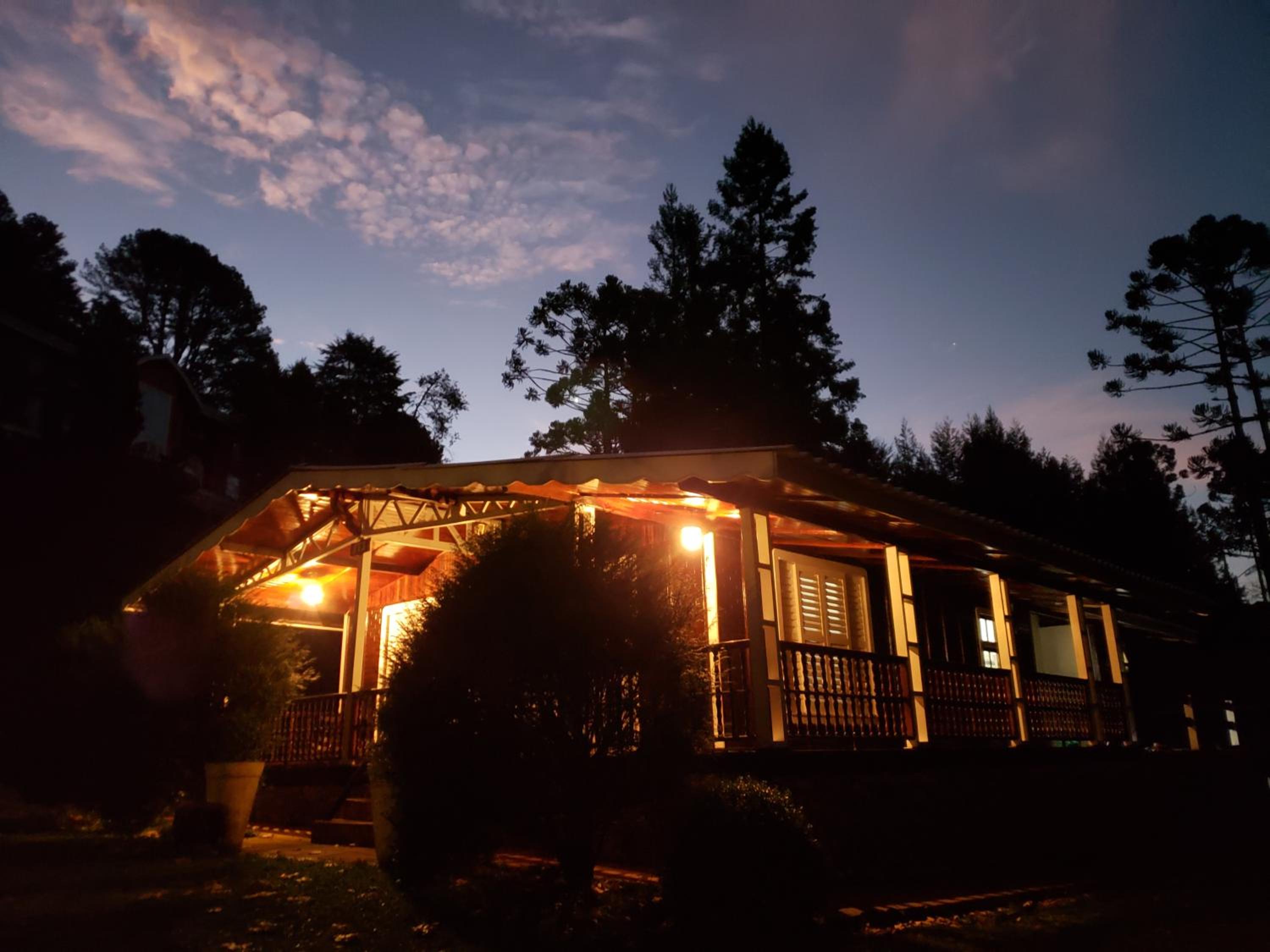 CASA EM CONDOMÍNIO