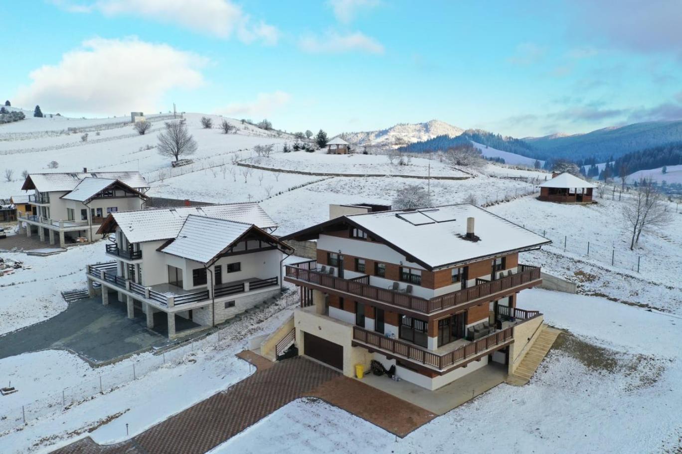 Chalet First Hill
