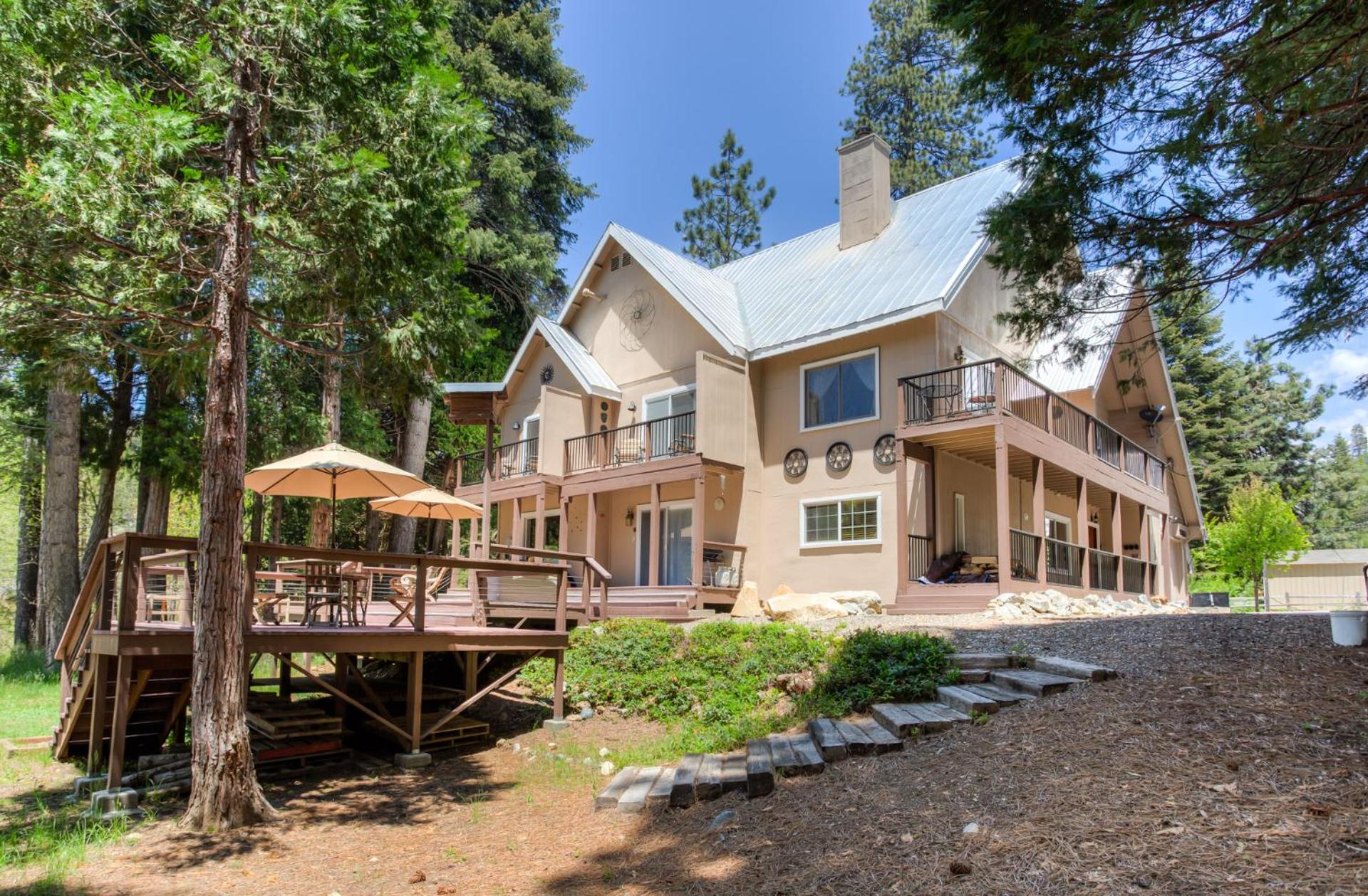 Hotel Big Creek Inn - Image 1