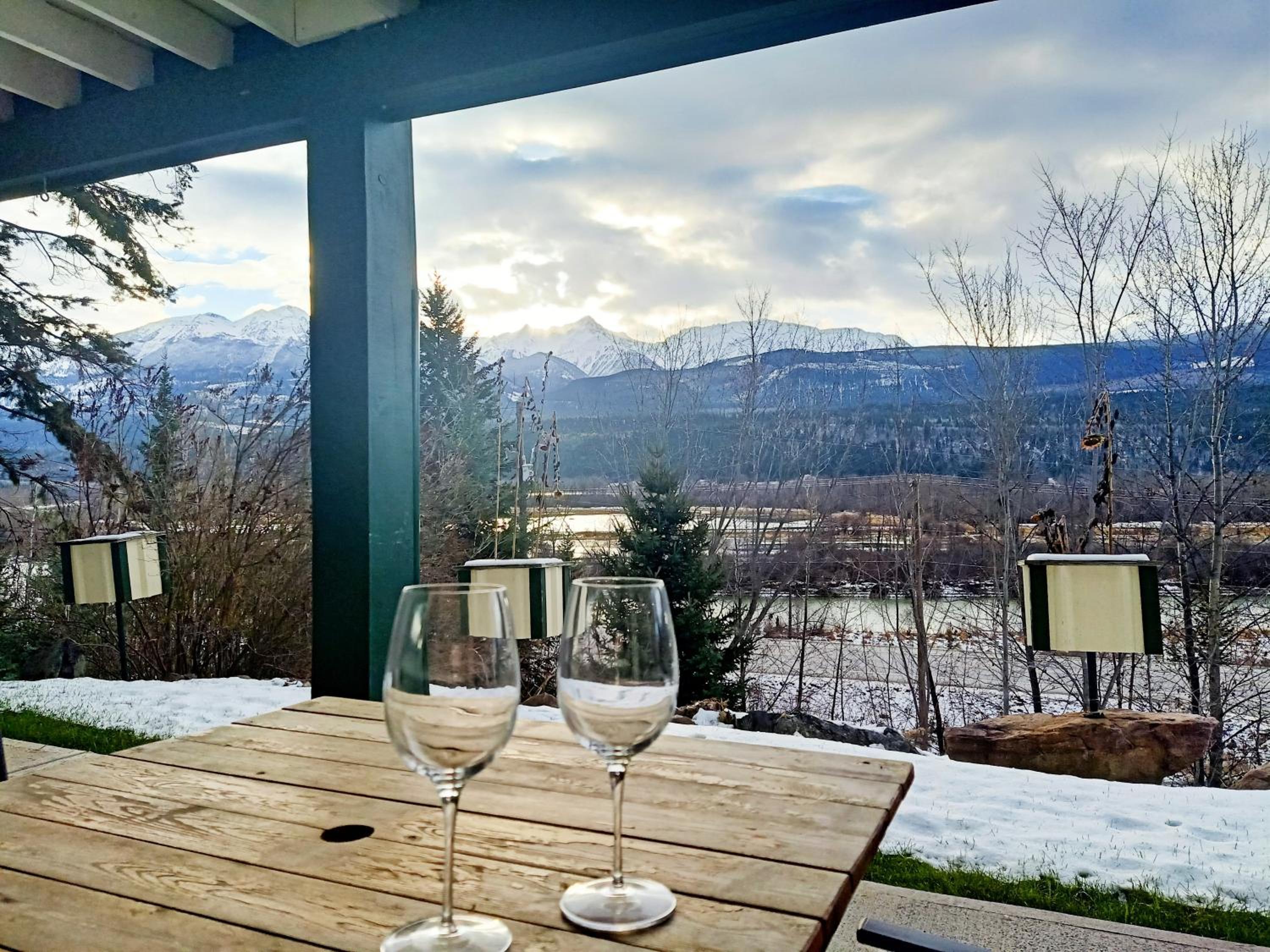 Golden Vacations - 2mins to Town, AC  Sauna, Self Check-in, Full Kitchen, Free Laundry  Parking, Family Pet Friendly, Comfortably Sleeps Up To 10 - Property Image 31