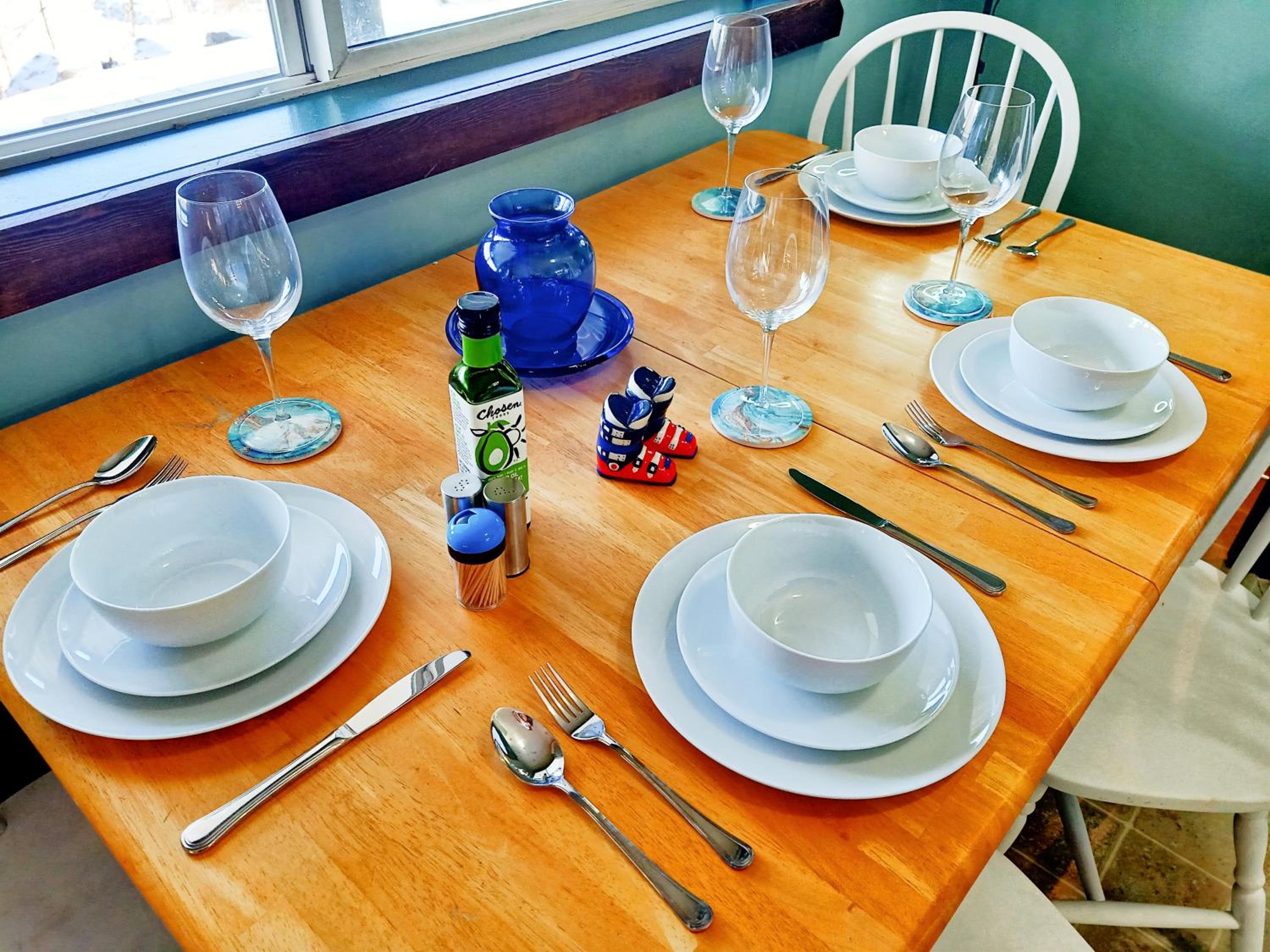 Golden Vacations - 2mins to Town, AC  Sauna, Self Check-in, Full Kitchen, Free Laundry  Parking, Family Pet Friendly, Comfortably Sleeps Up To 10 - Property Image 34