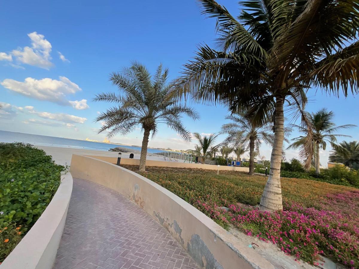 Lovely 1 bedroom holiday home on the beach
