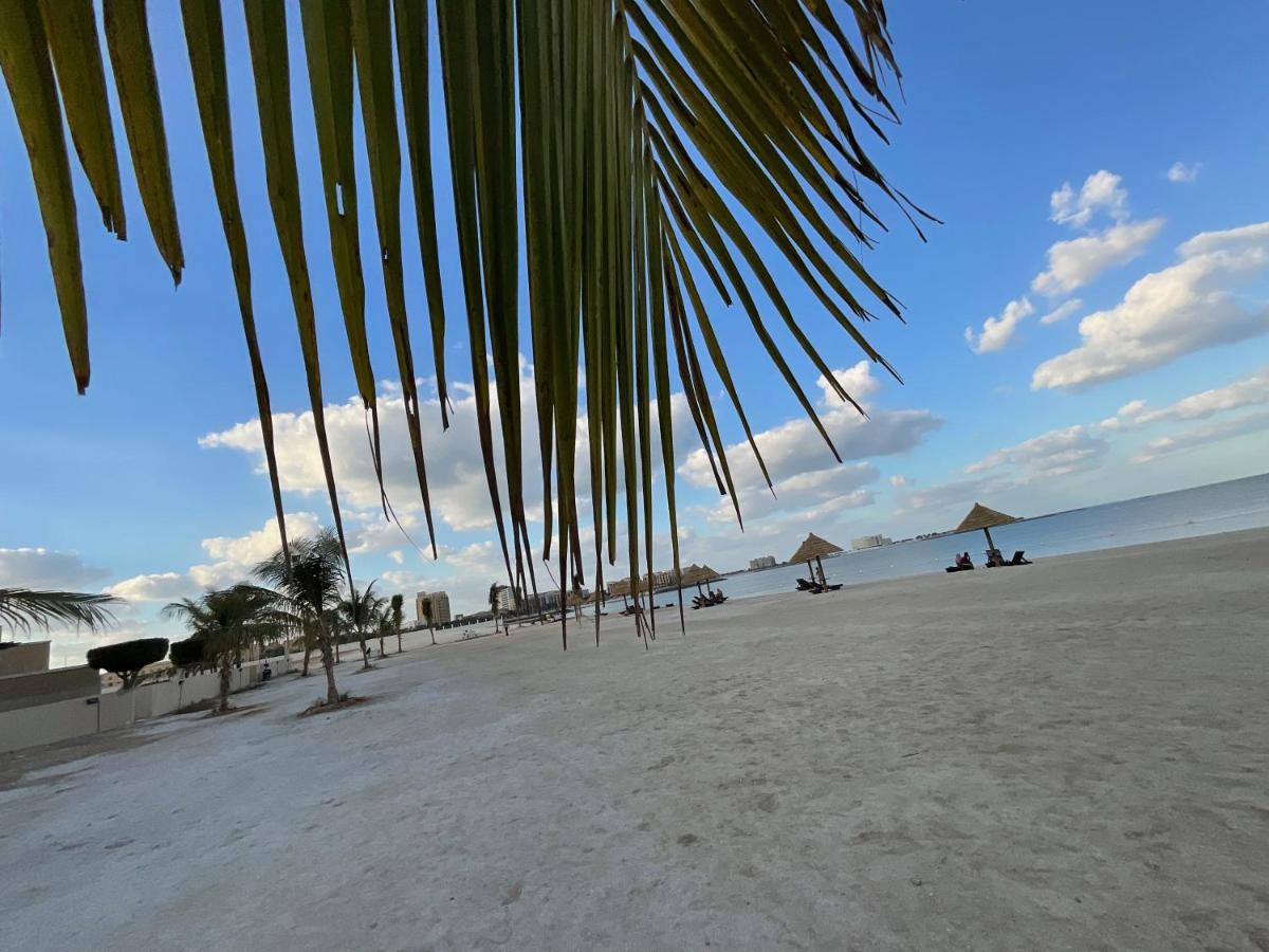 Lovely 1 bedroom holiday home on the beach