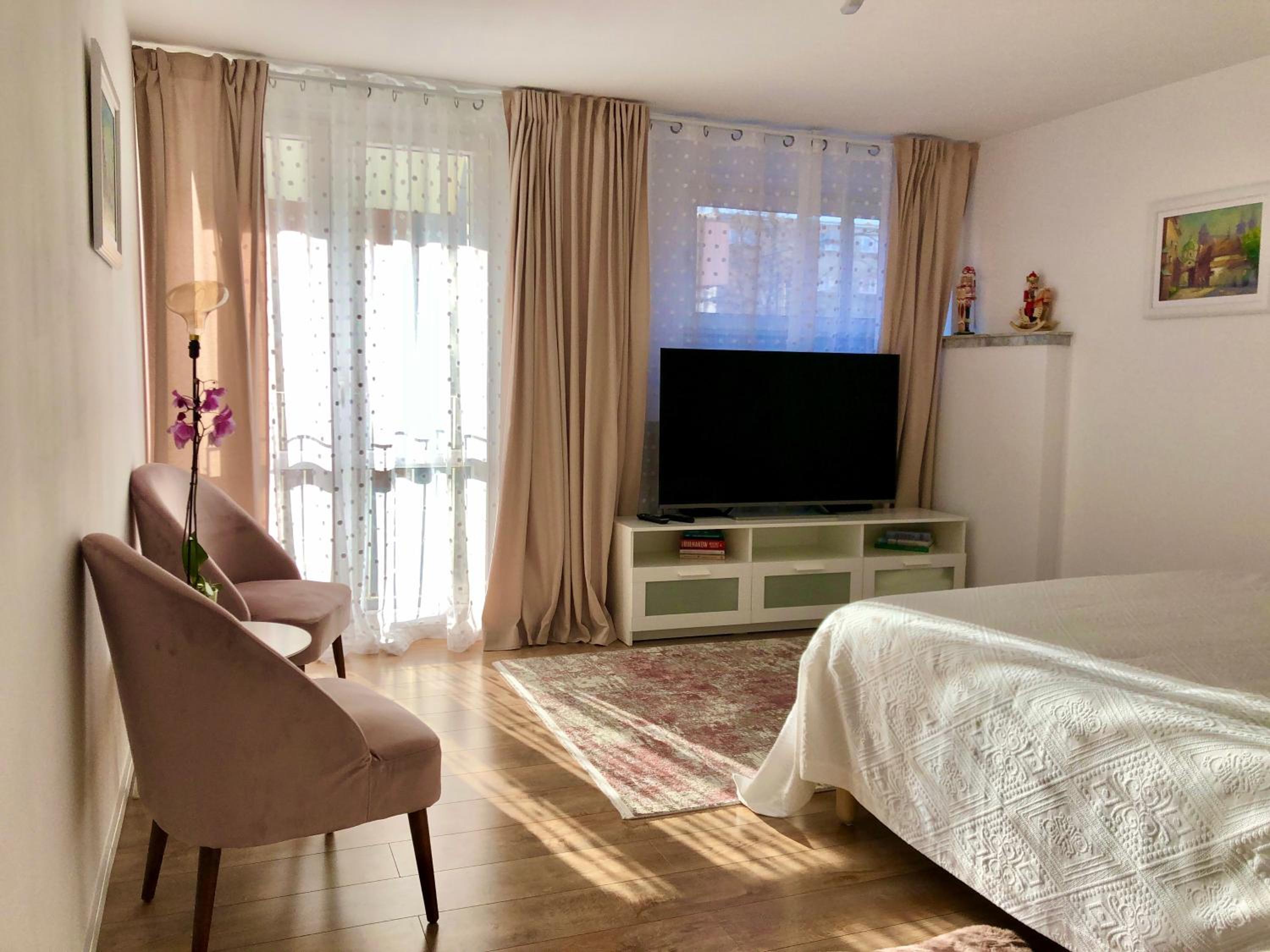 Old Town Romantic Apartment. Breslau-Wroclaw. view 3