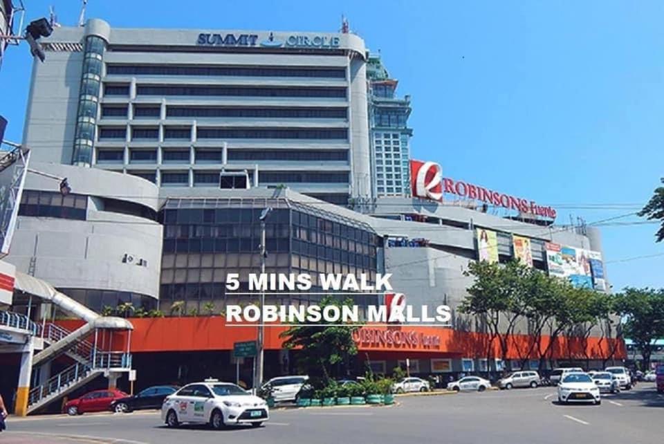 Horizon 101 A1 Shortwalk Robinson mall mango square bars free Pool view 4