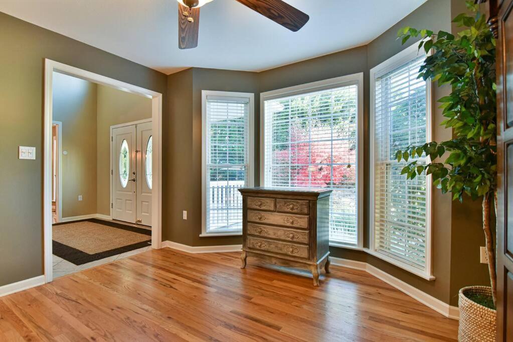 Gorgeous home with hot tub just 7 miles to downtown Asheville! view 4