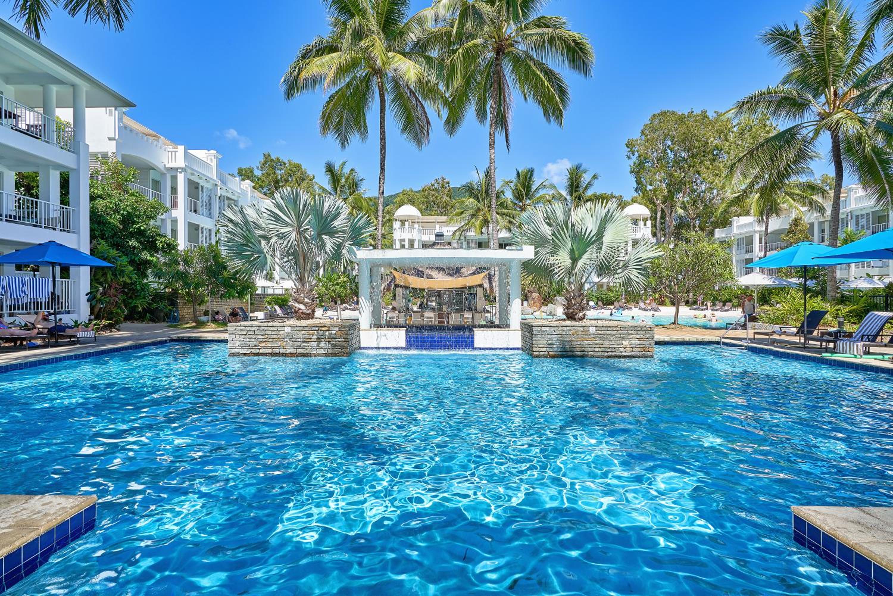 Oceanfront Penthouse Apartment Beach Club Palm Cove