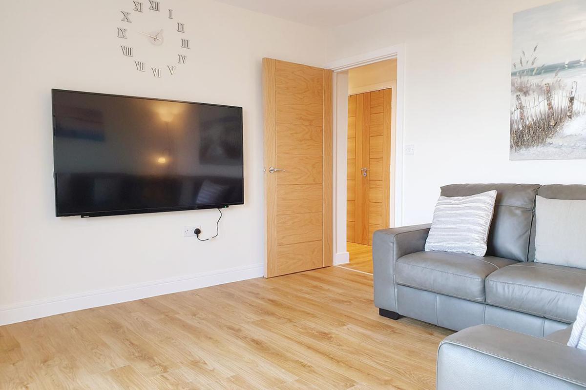 GWEL Y TYWYN - 2 BED APT-ON THE BEACH-TREARDDUR view 3