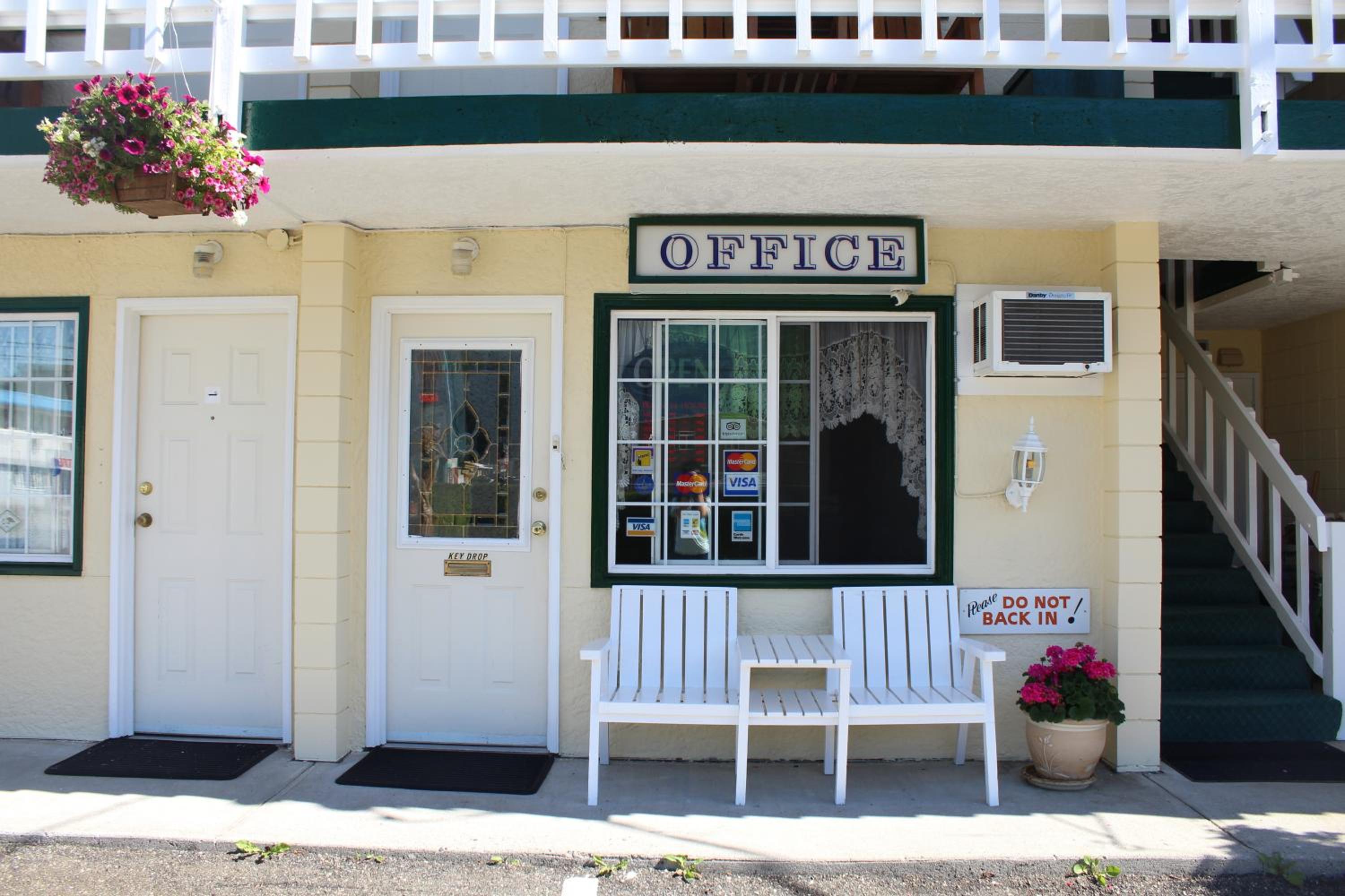 Best Continental Motel - Image 2