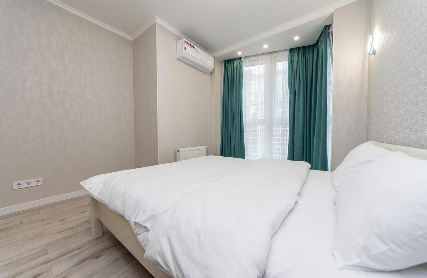 FlatRent Drahomanova 2a, Генератор! ліфти вода опалення! view 3
