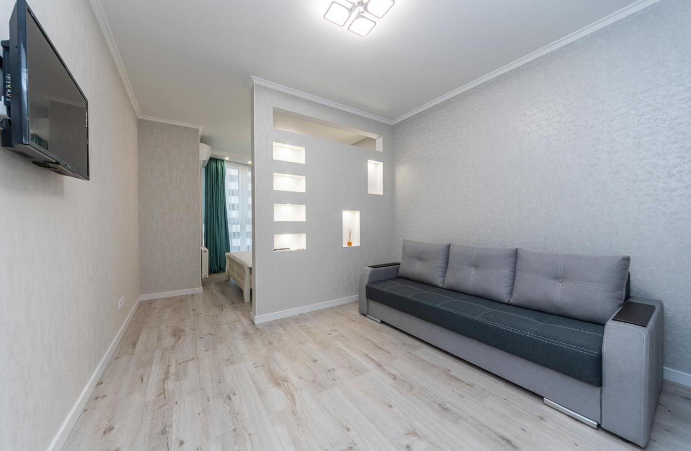 FlatRent Drahomanova 2a, Генератор! ліфти вода опалення! view 5