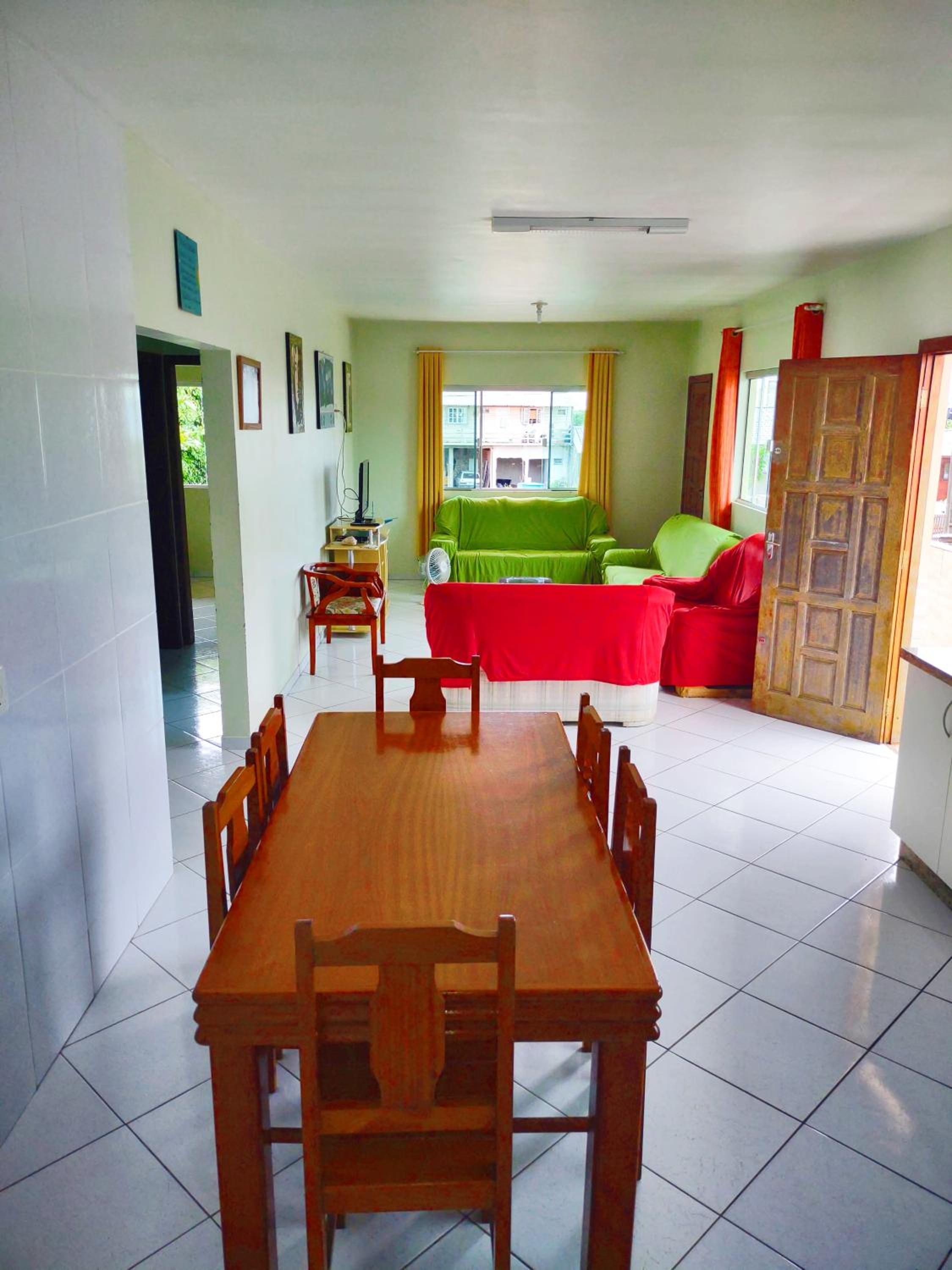 Amplo Apartamento na Pinheira