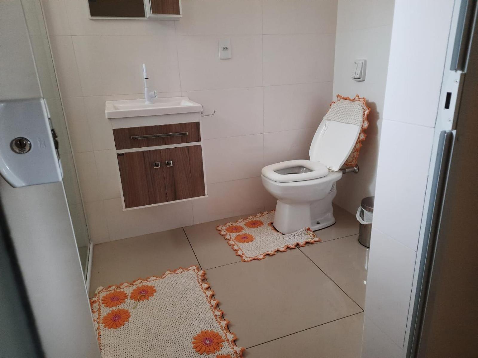 Casa em Bombinhas, 2 quadras do mar