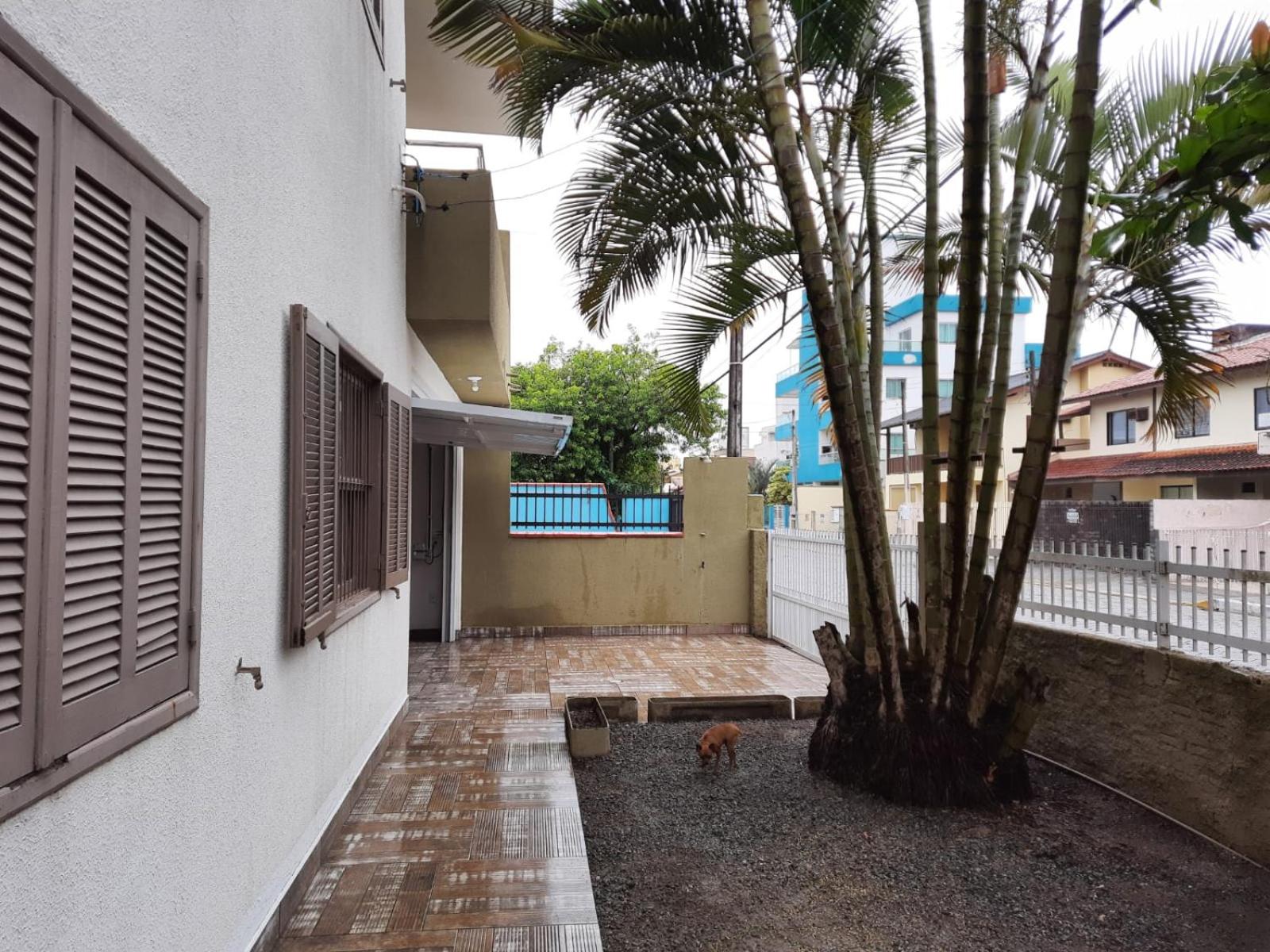 Casa em Bombinhas, 2 quadras do mar