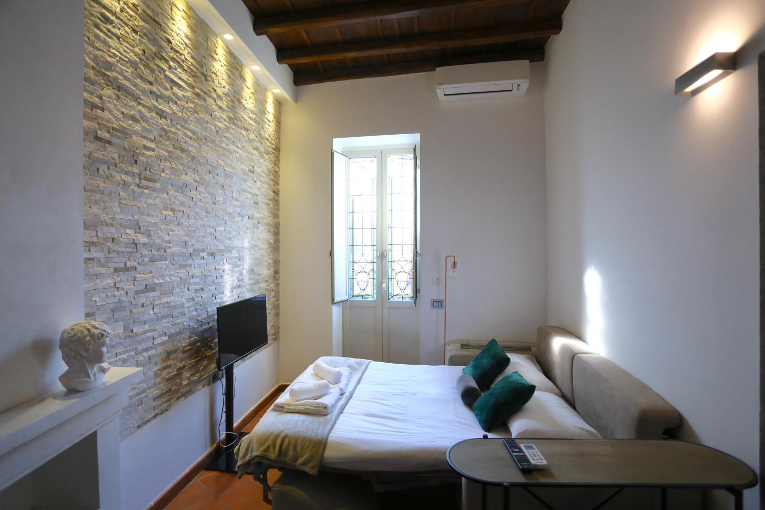 Benedetta 22 - Trastevere