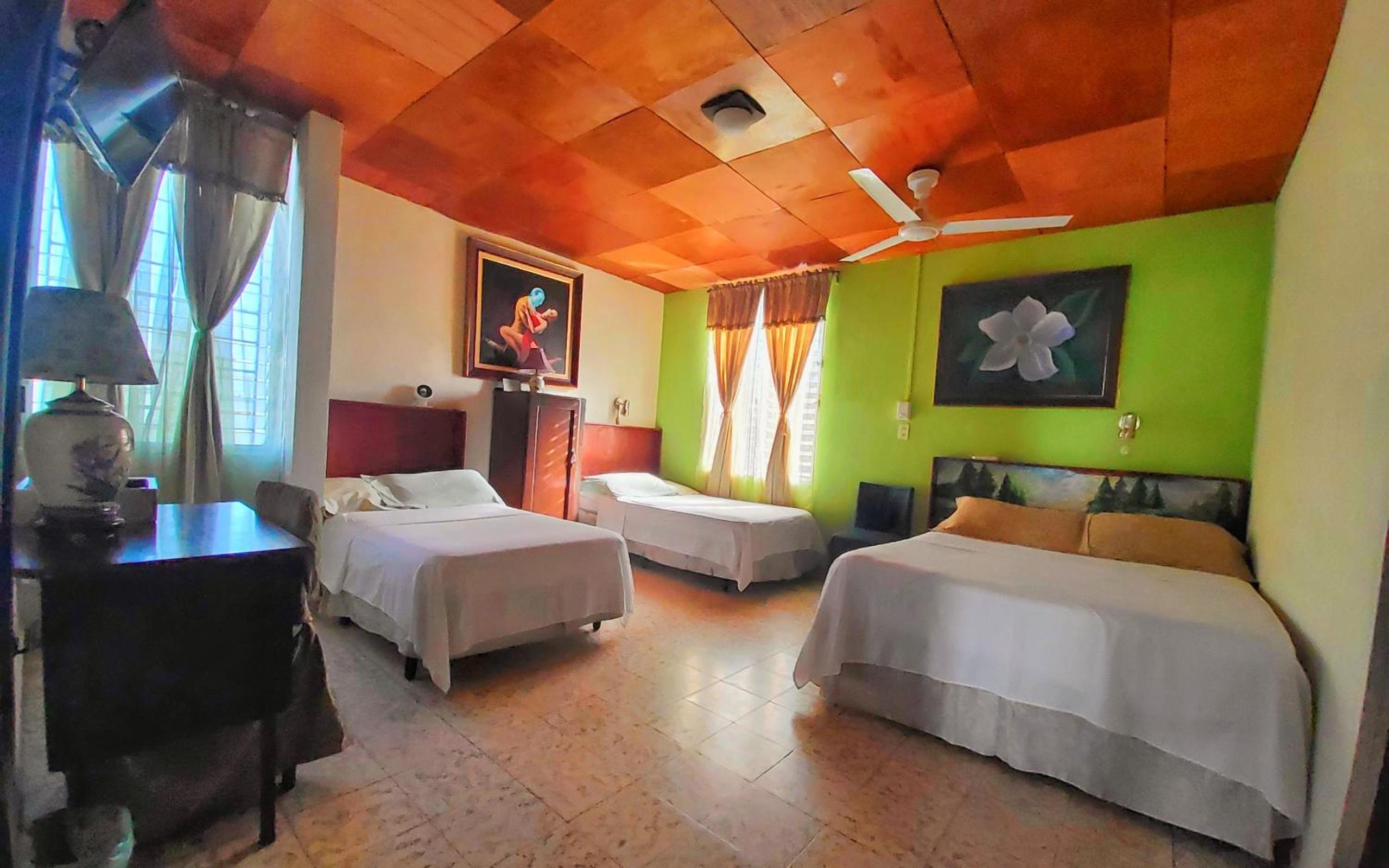 Hotel Oasis