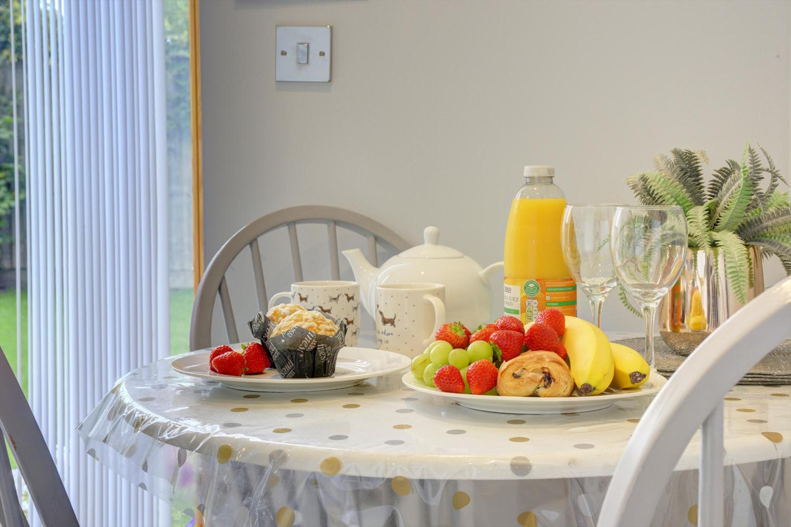 Marston Croft Cottage Spacious and Modern Hot Tub Sleeps 8 Southam by Inspire Homes view 2